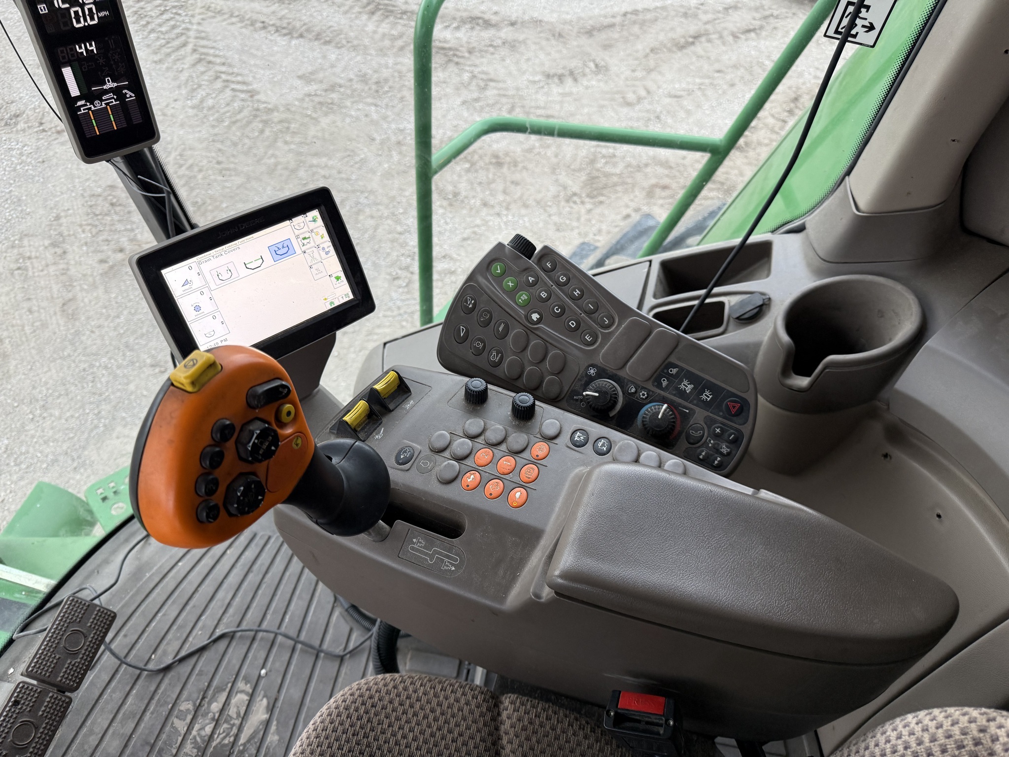 2013 John Deere S680 Combine