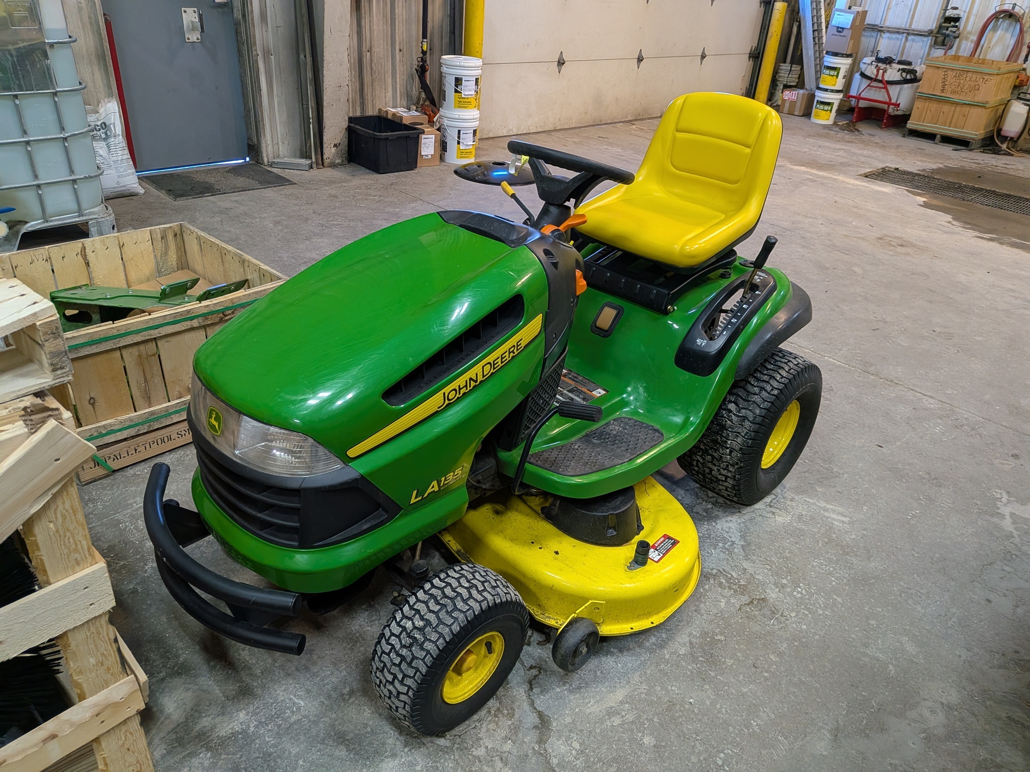 2010 John Deere LA135 Accessories and Attachment
