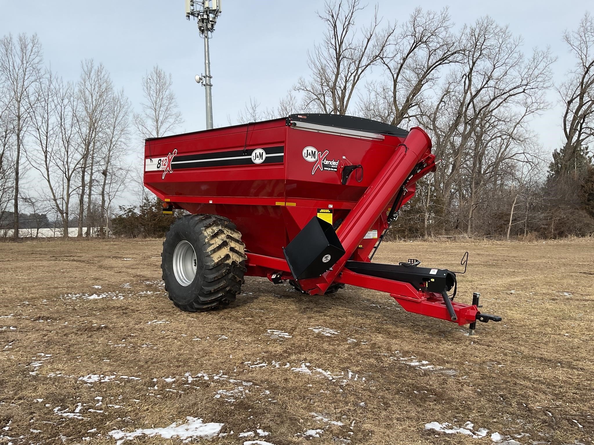 2025 J&M 812-18 Grain Cart