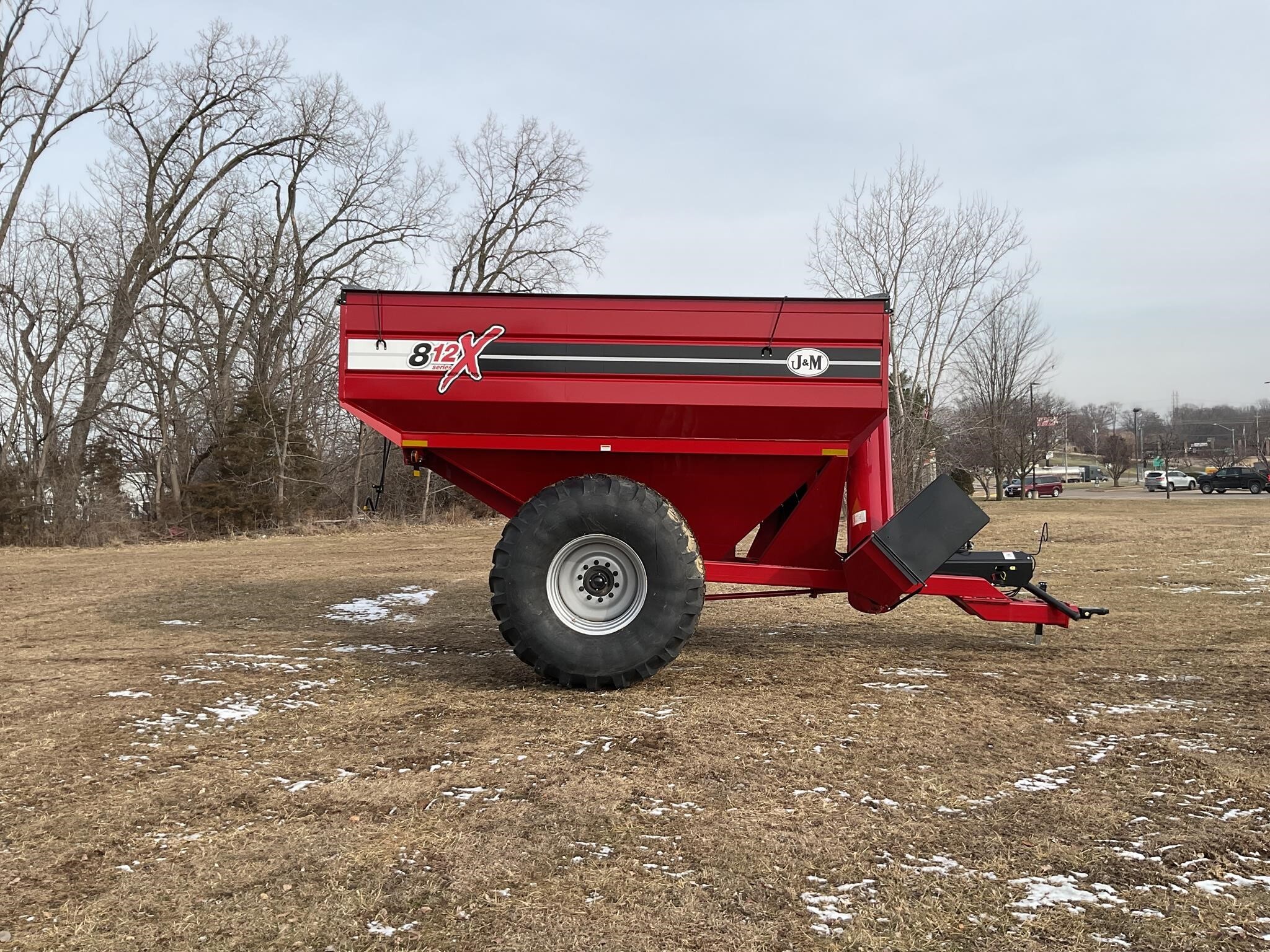 2025 J&M 812-18 Grain Cart