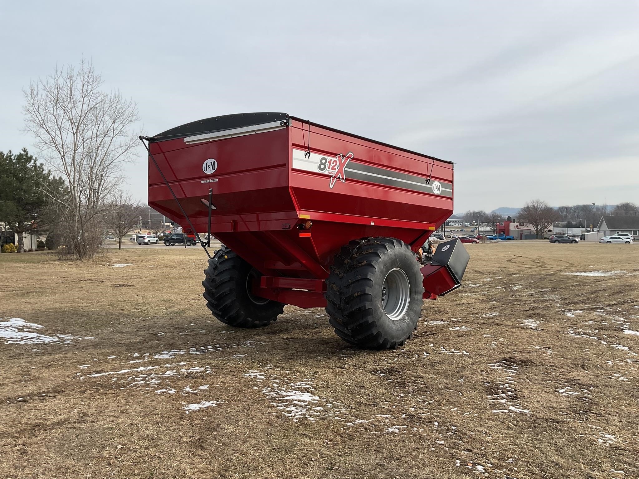 2025 J&M 812-18 Grain Cart