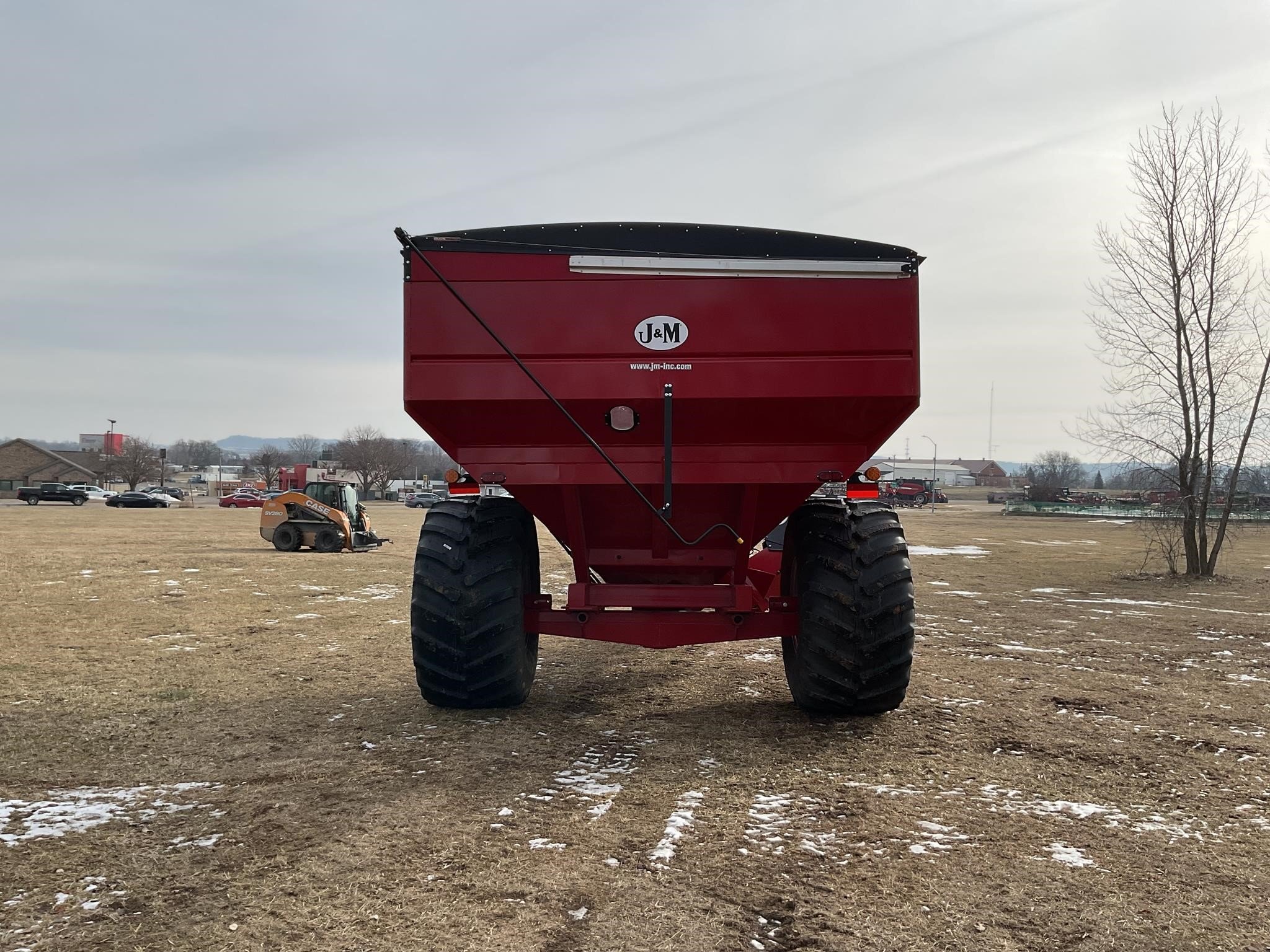 2025 J&M 812-18 Grain Cart