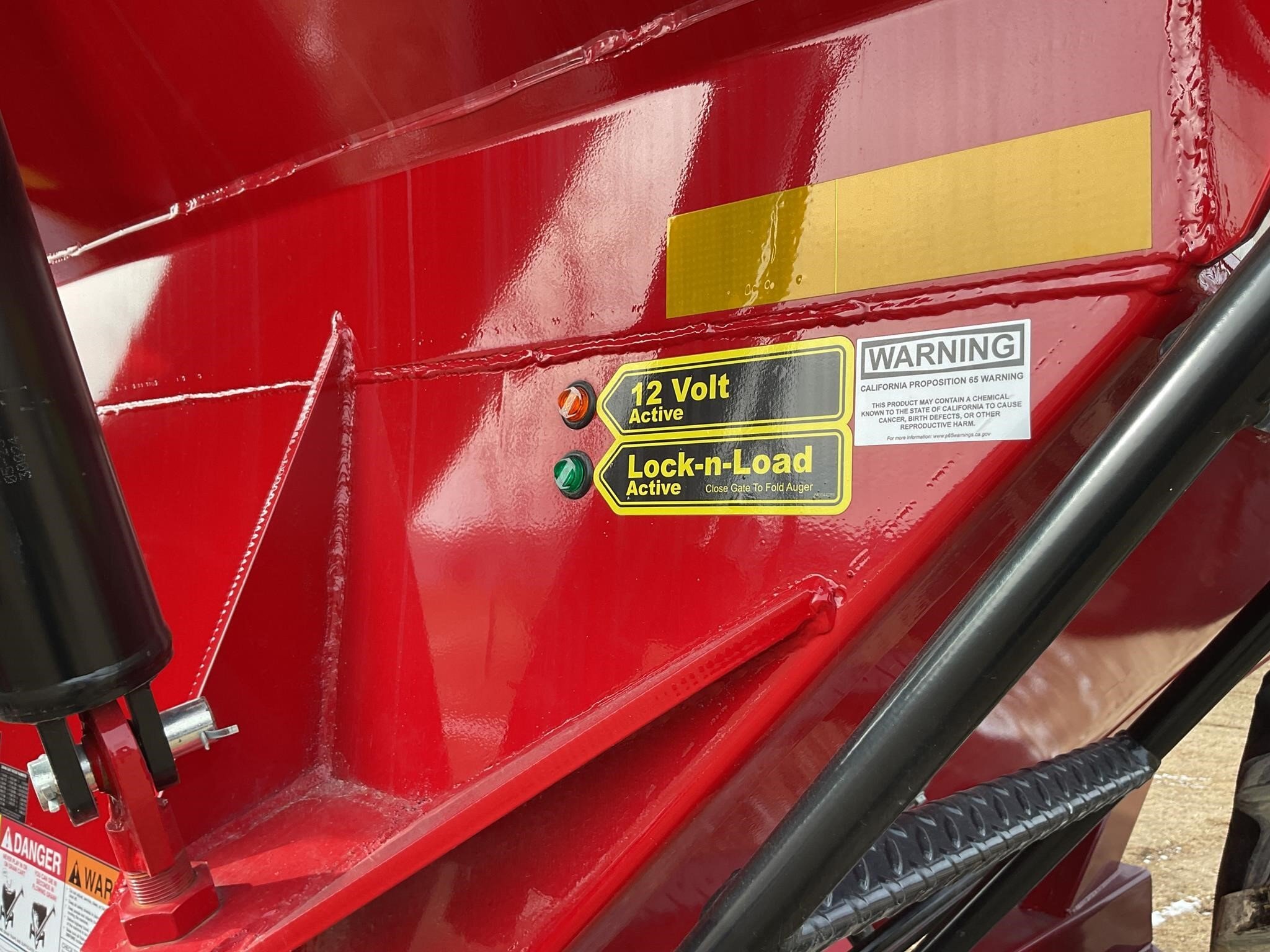 2025 J&M 812-18 Grain Cart