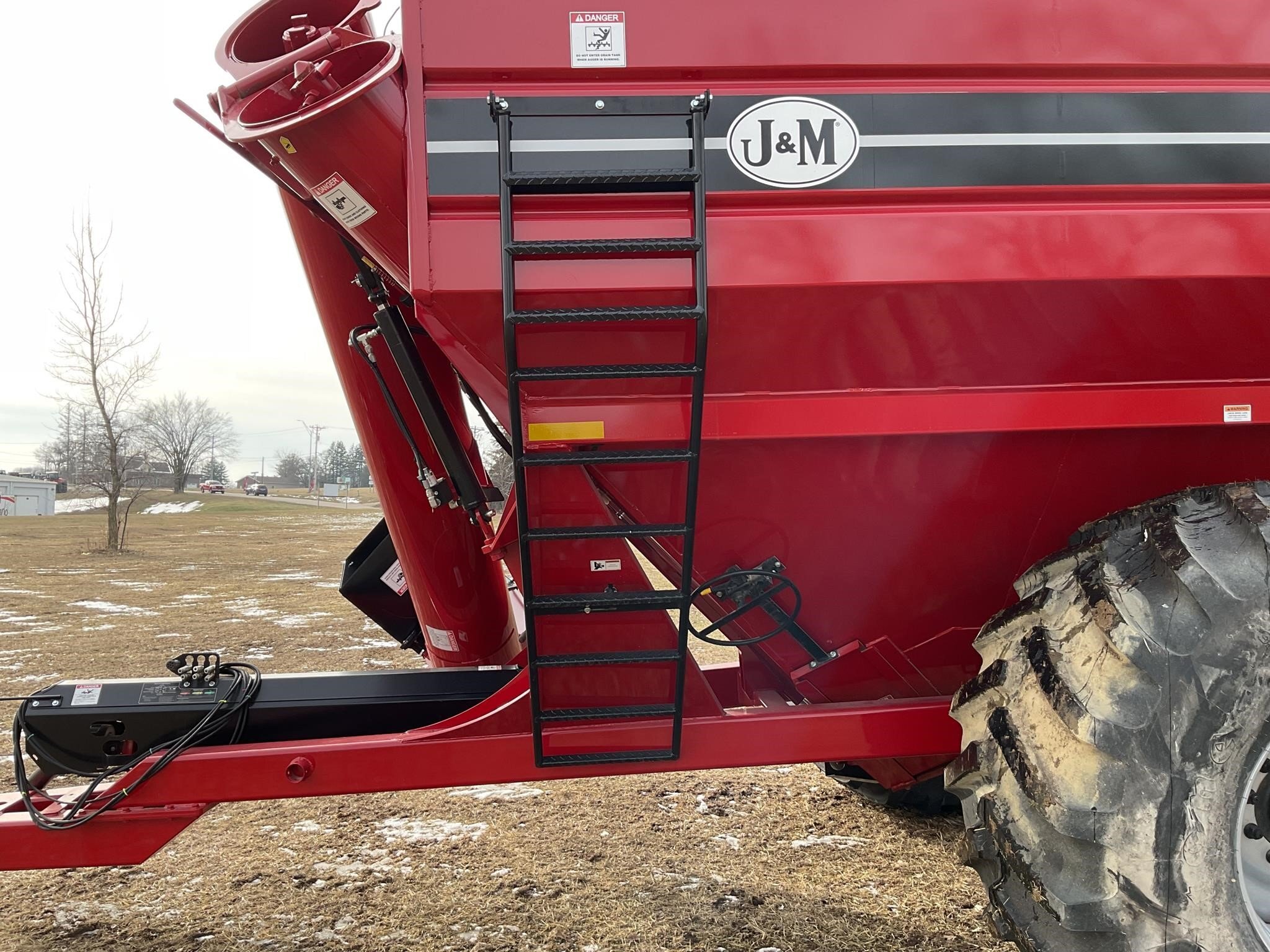 2025 J&M 812-18 Grain Cart