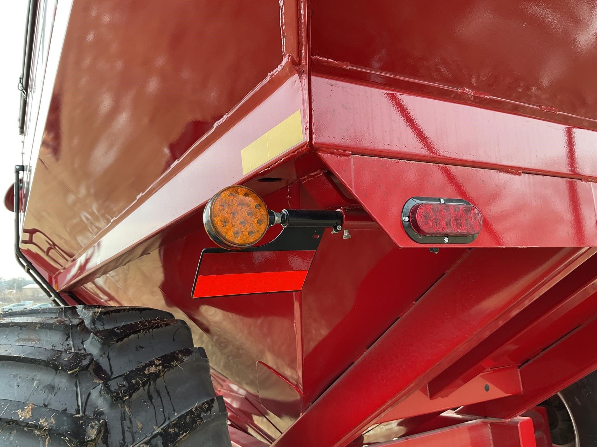 2025 J&M 812-18 Grain Cart