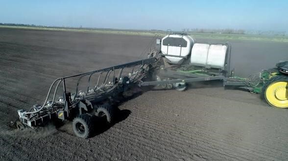 2025 Wil-Rich 10K Pull-Type Fertilizer Spreader