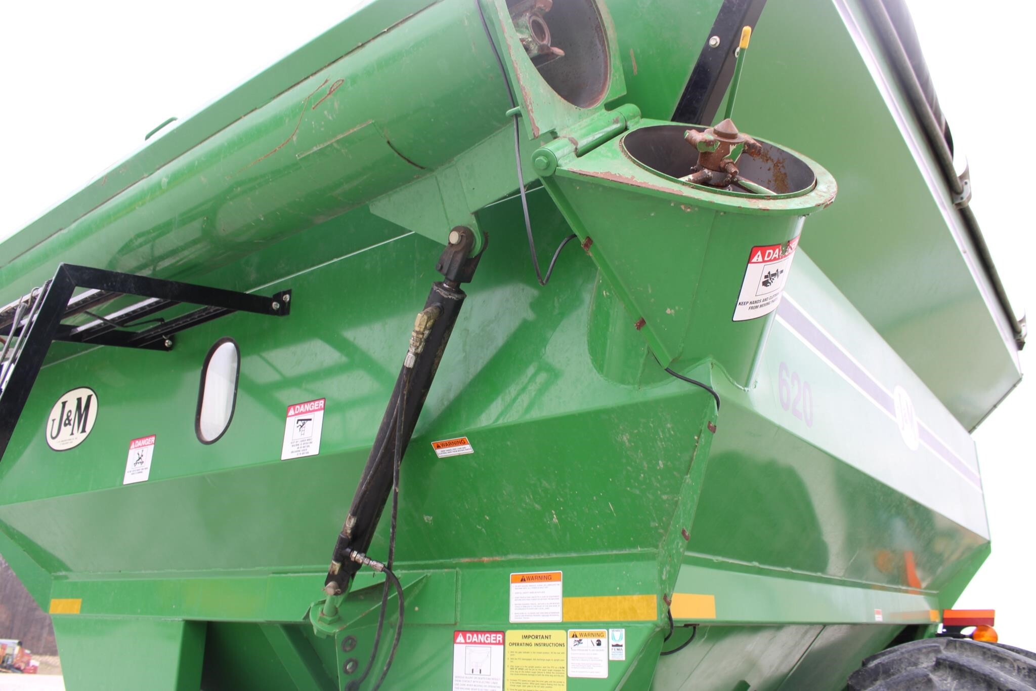  J&M 620-14 Grain Cart