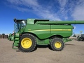 2017 John Deere S680 Combine