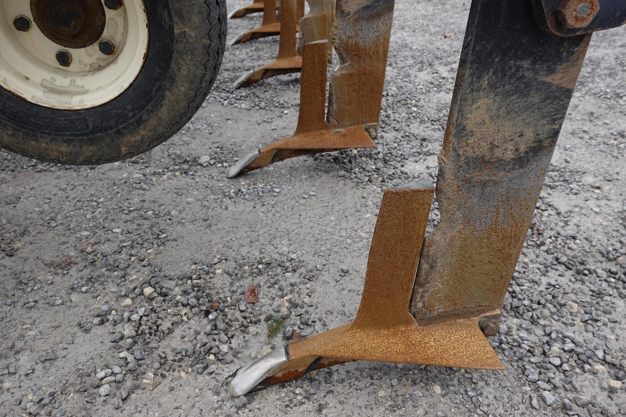 2010 DMI ET2500B Chisel Plow