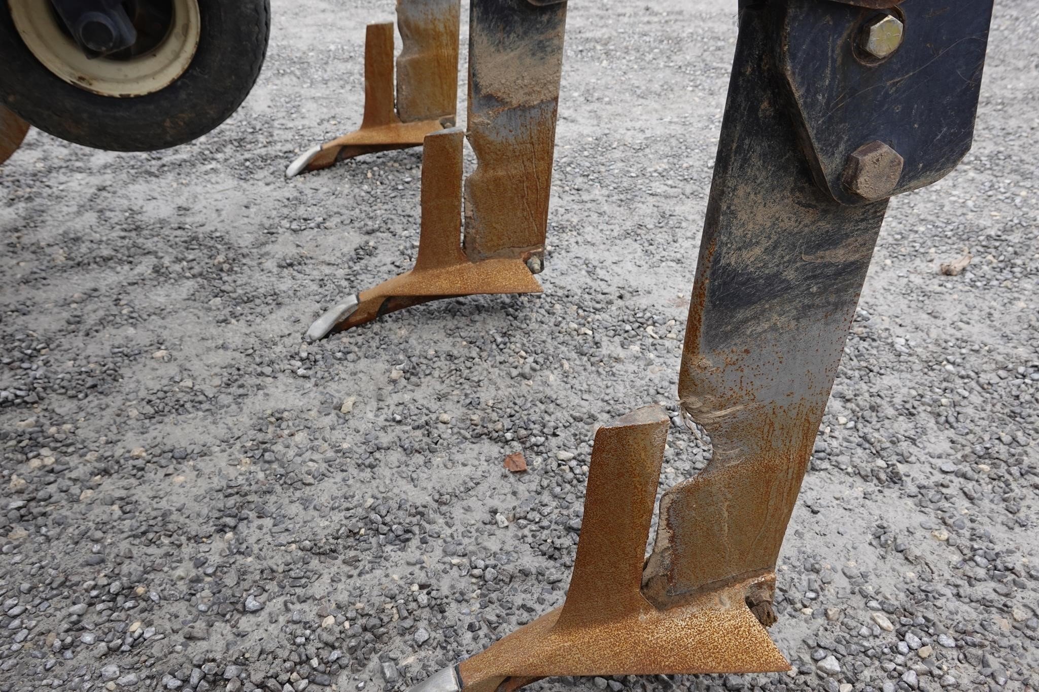 2010 DMI ET2500B Chisel Plow