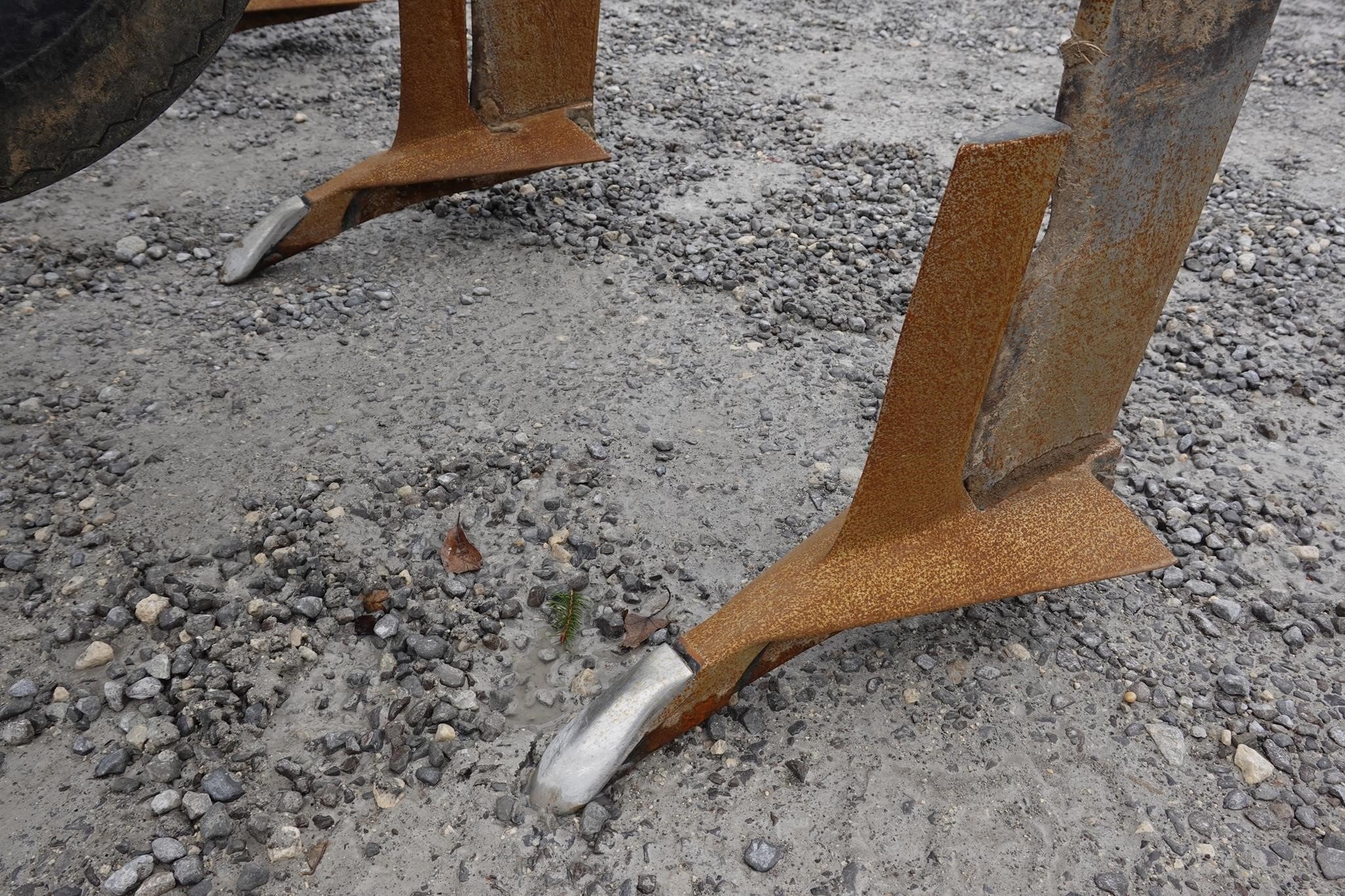 2010 DMI ET2500B Chisel Plow