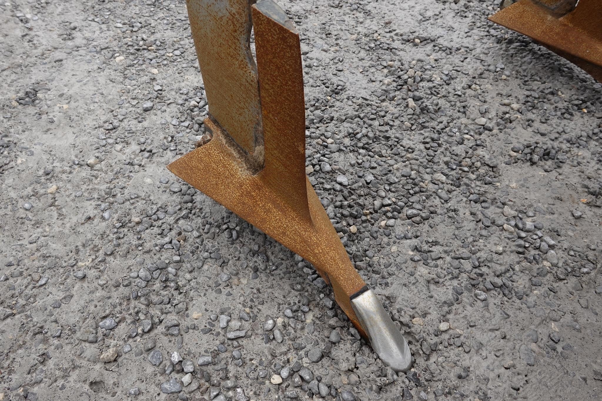 2010 DMI ET2500B Chisel Plow