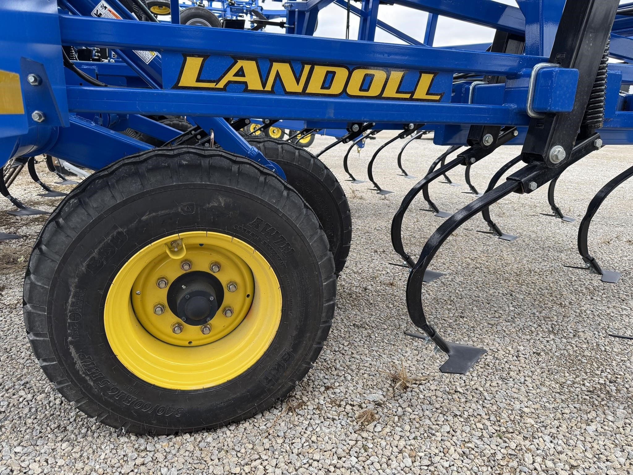 Landoll 9650 Field Cultivator