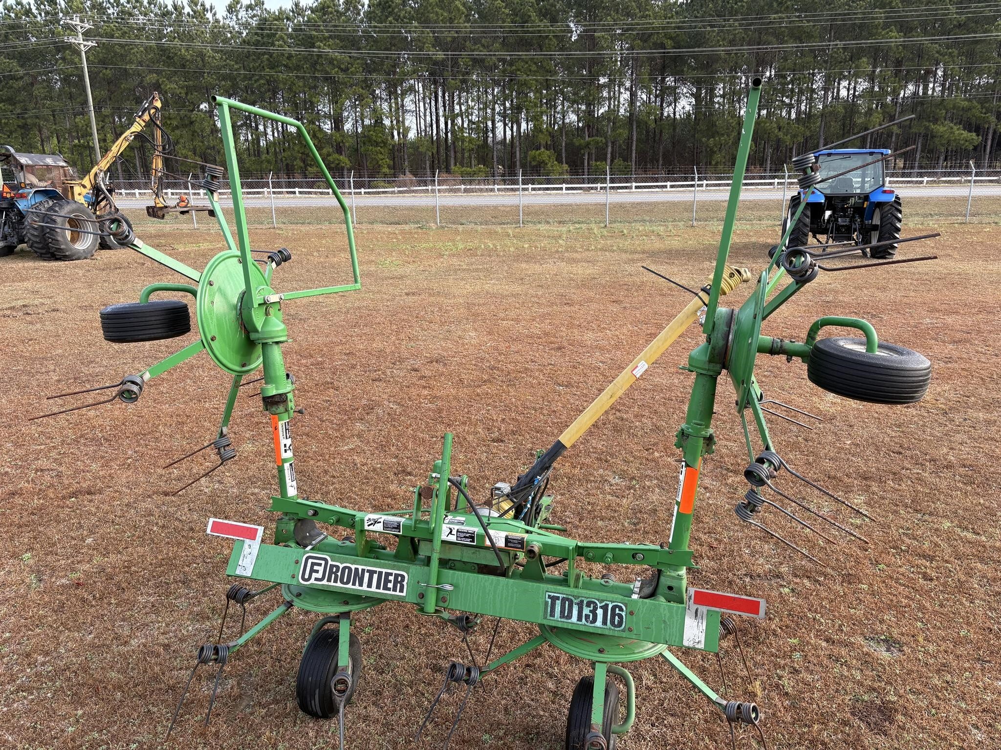 2015 Frontier TD1316 Tedder