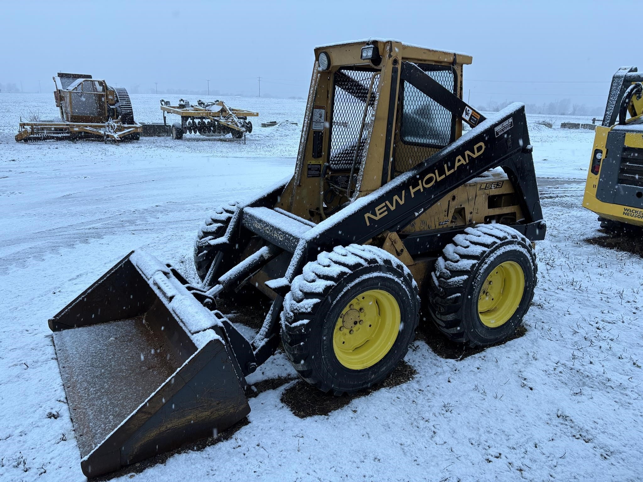  New Holland L553 Skid Steer