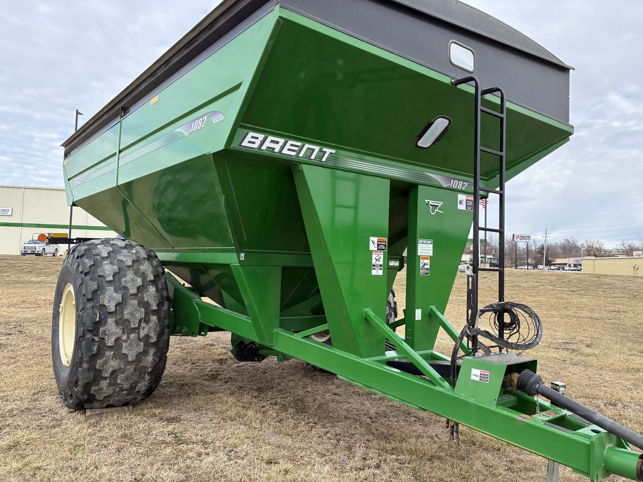 2013 Brent 1082 Grain Cart