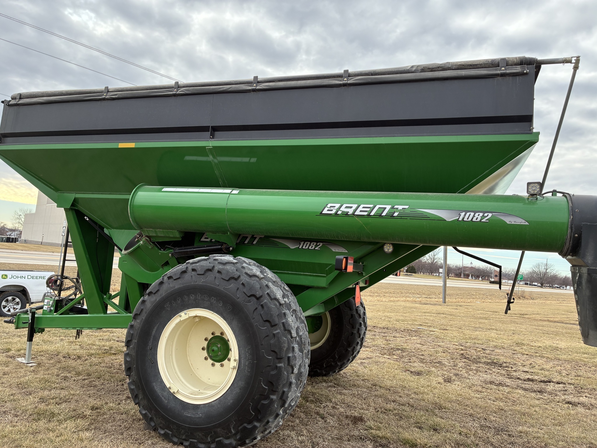 2013 Brent 1082 Grain Cart