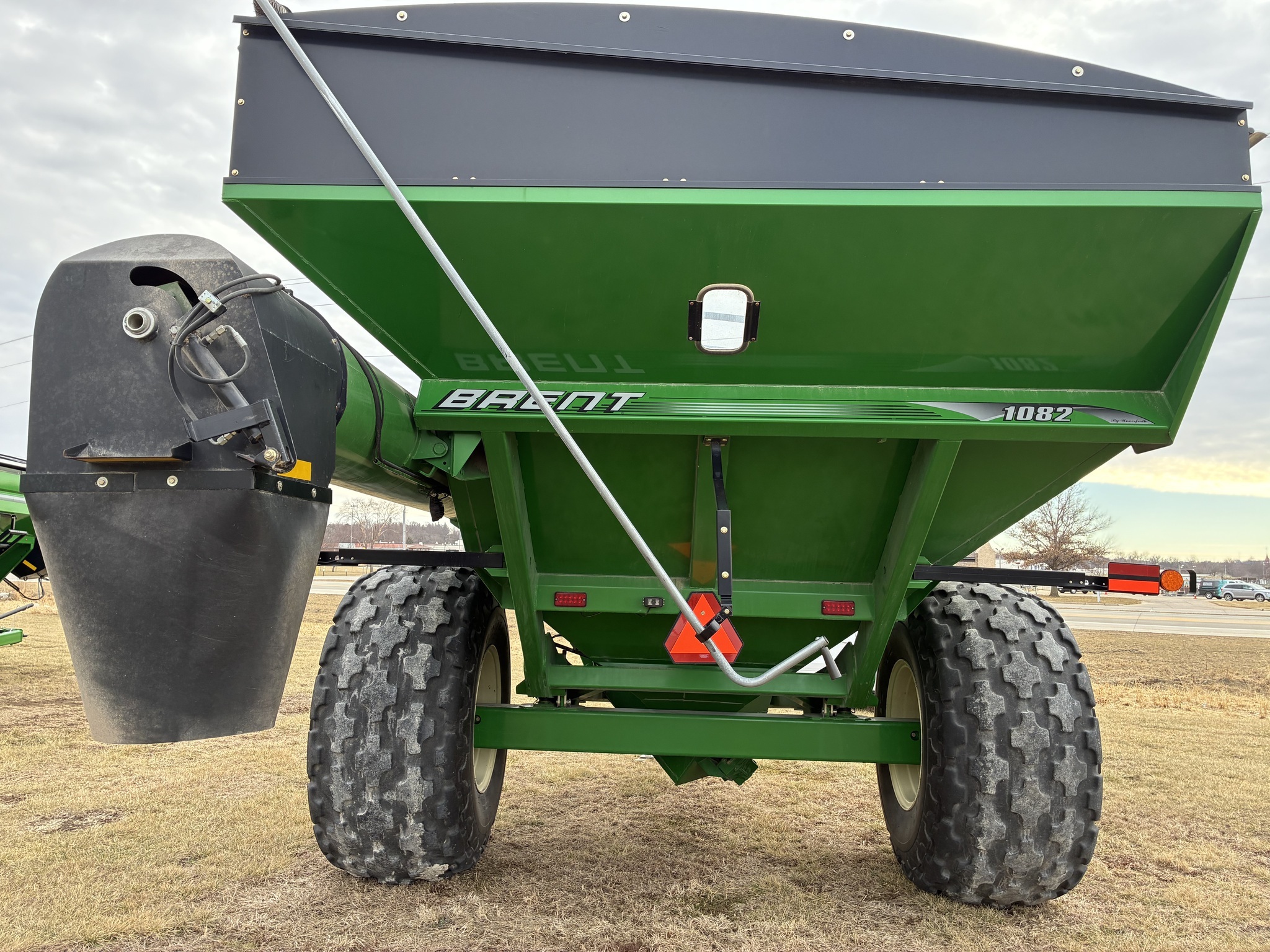 2013 Brent 1082 Grain Cart