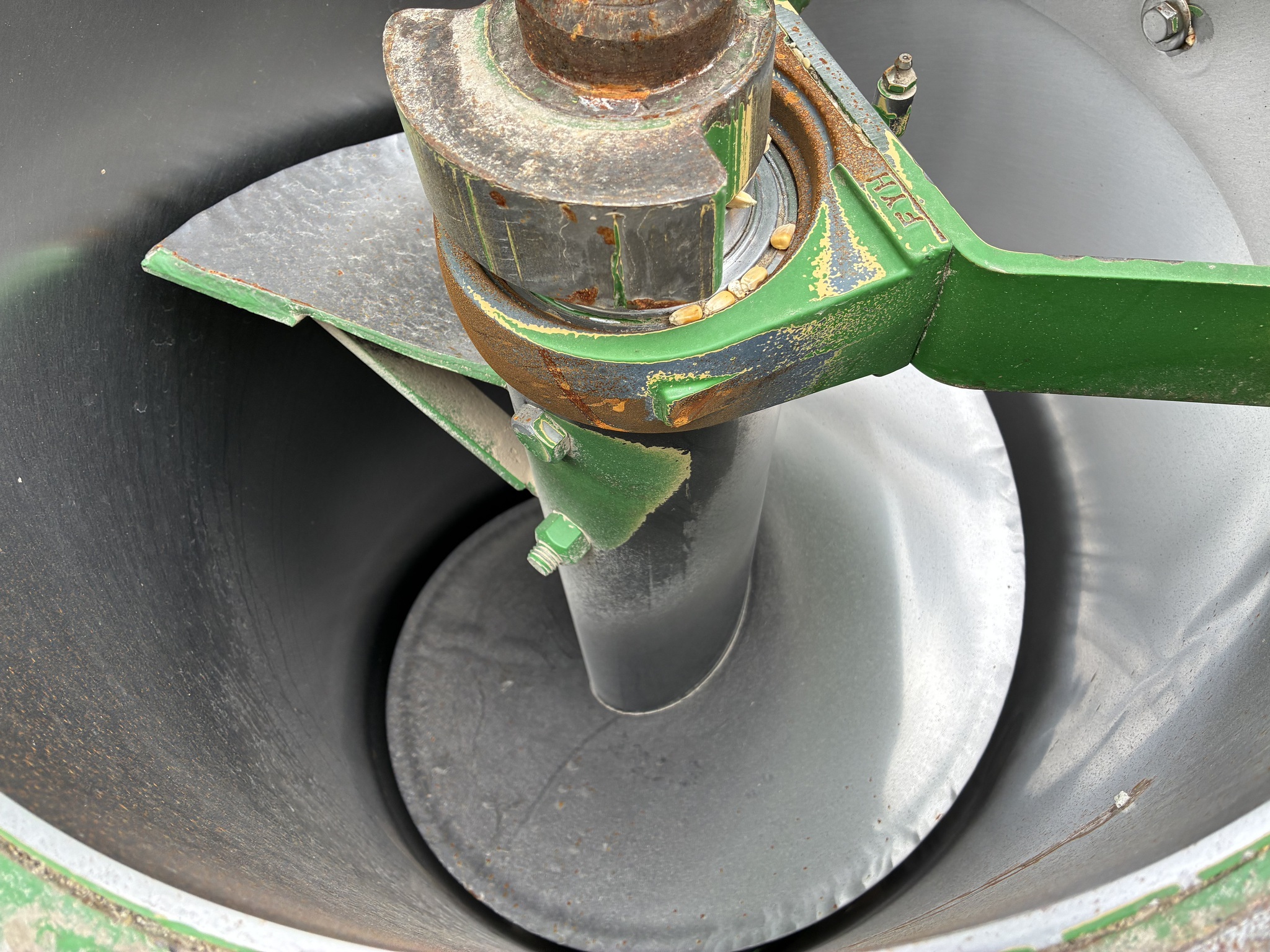 2013 Brent 1082 Grain Cart