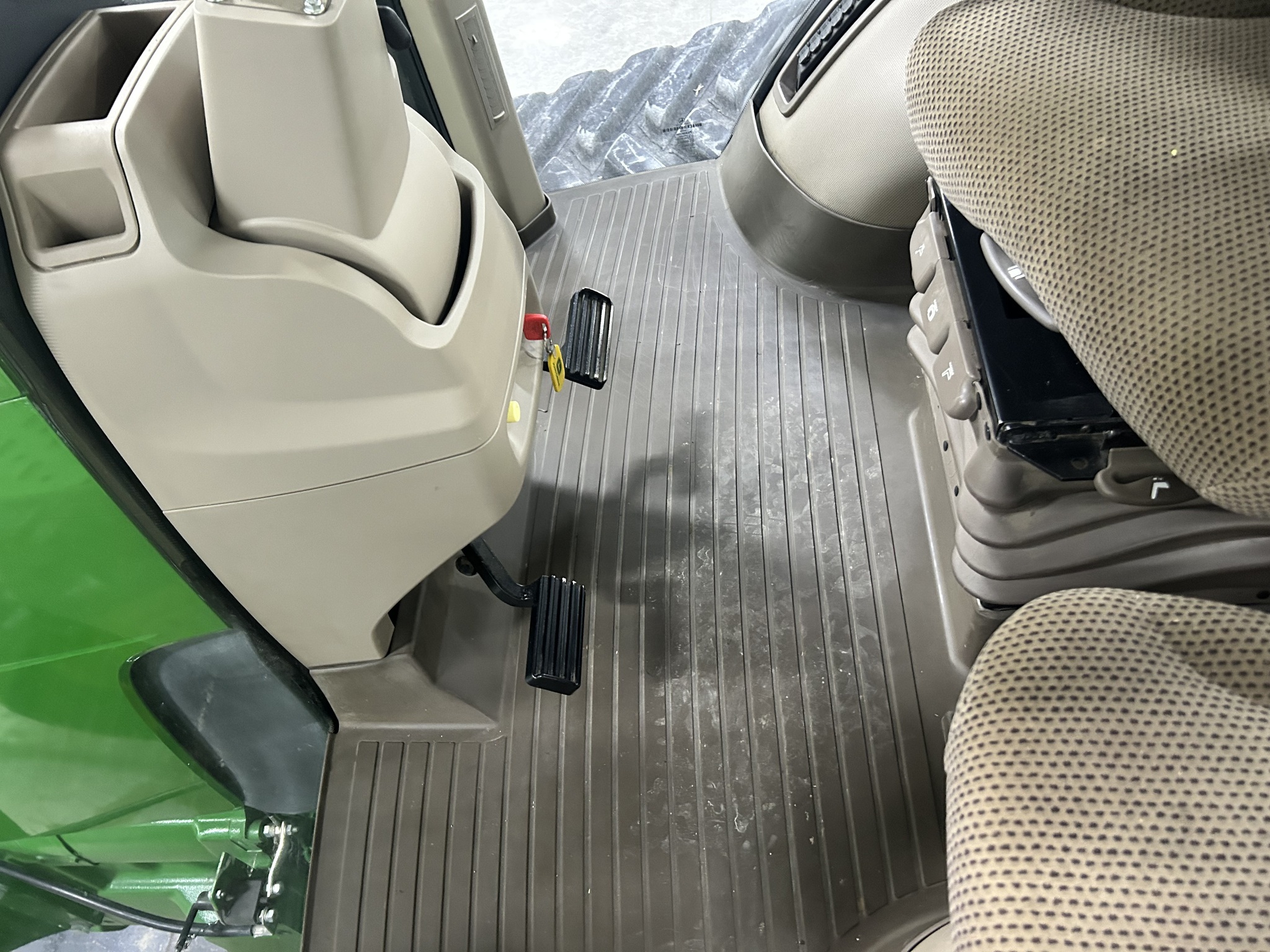 2013 John Deere 8360RT Tractor