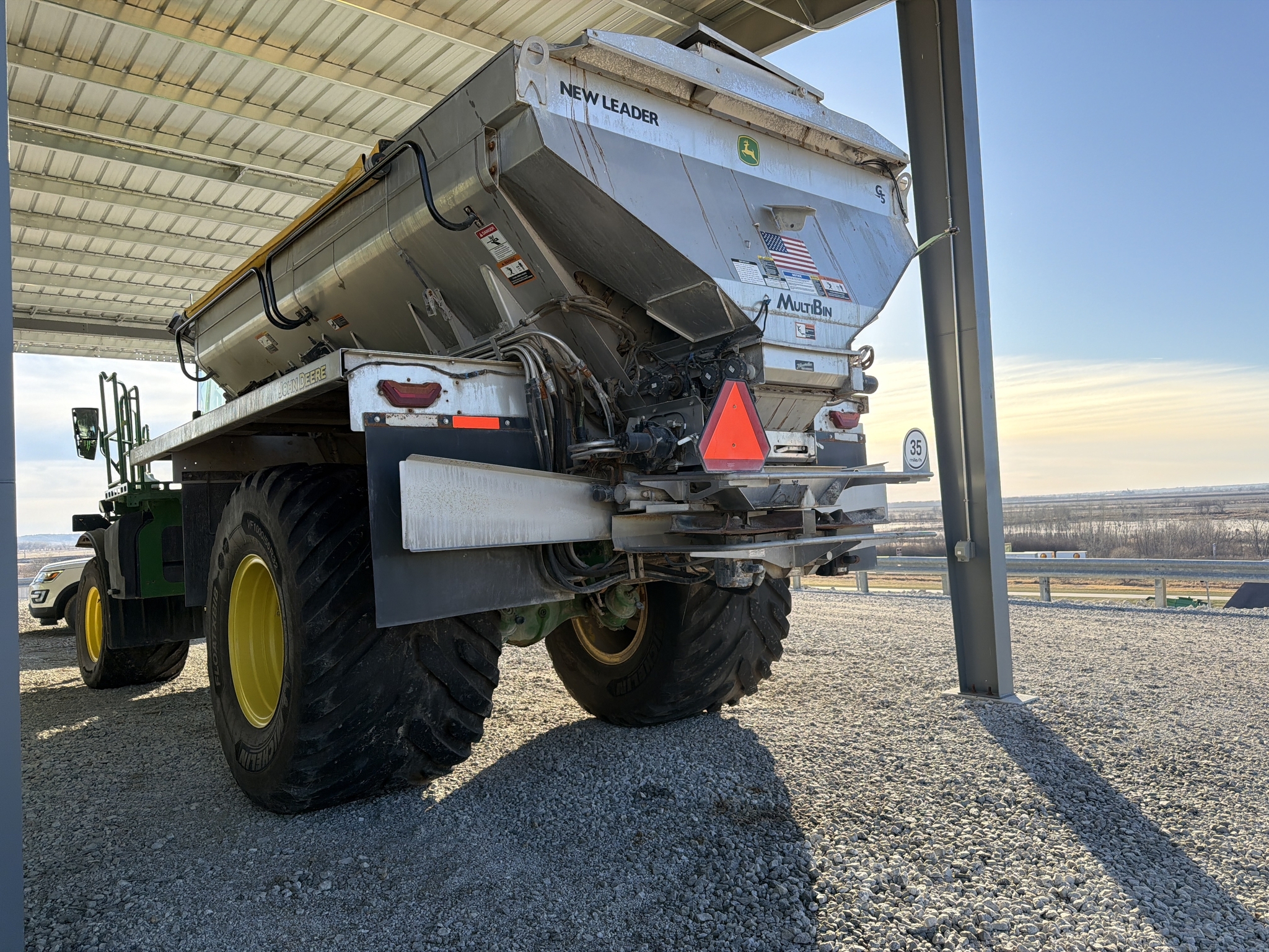 2023 John Deere 800R Self-Propelled Fertilizer Spreader