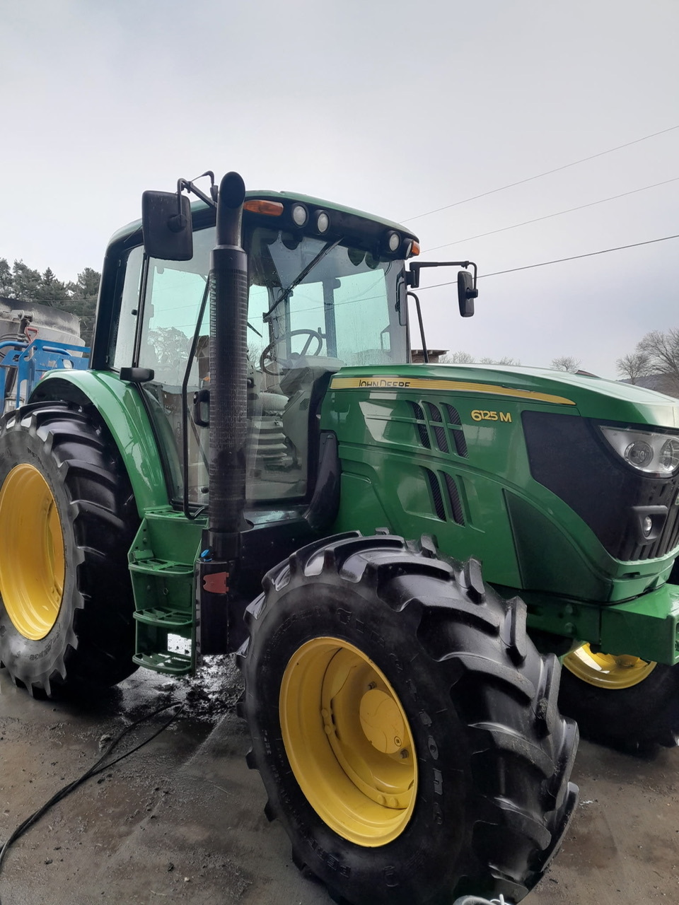 2015 John Deere 6125M Tractor