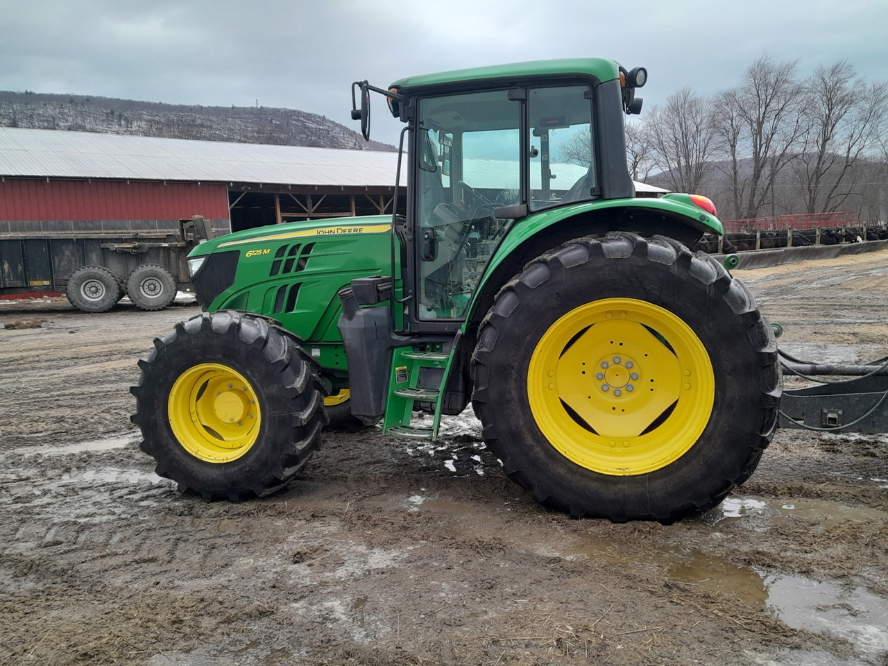 2015 John Deere 6125M Tractor