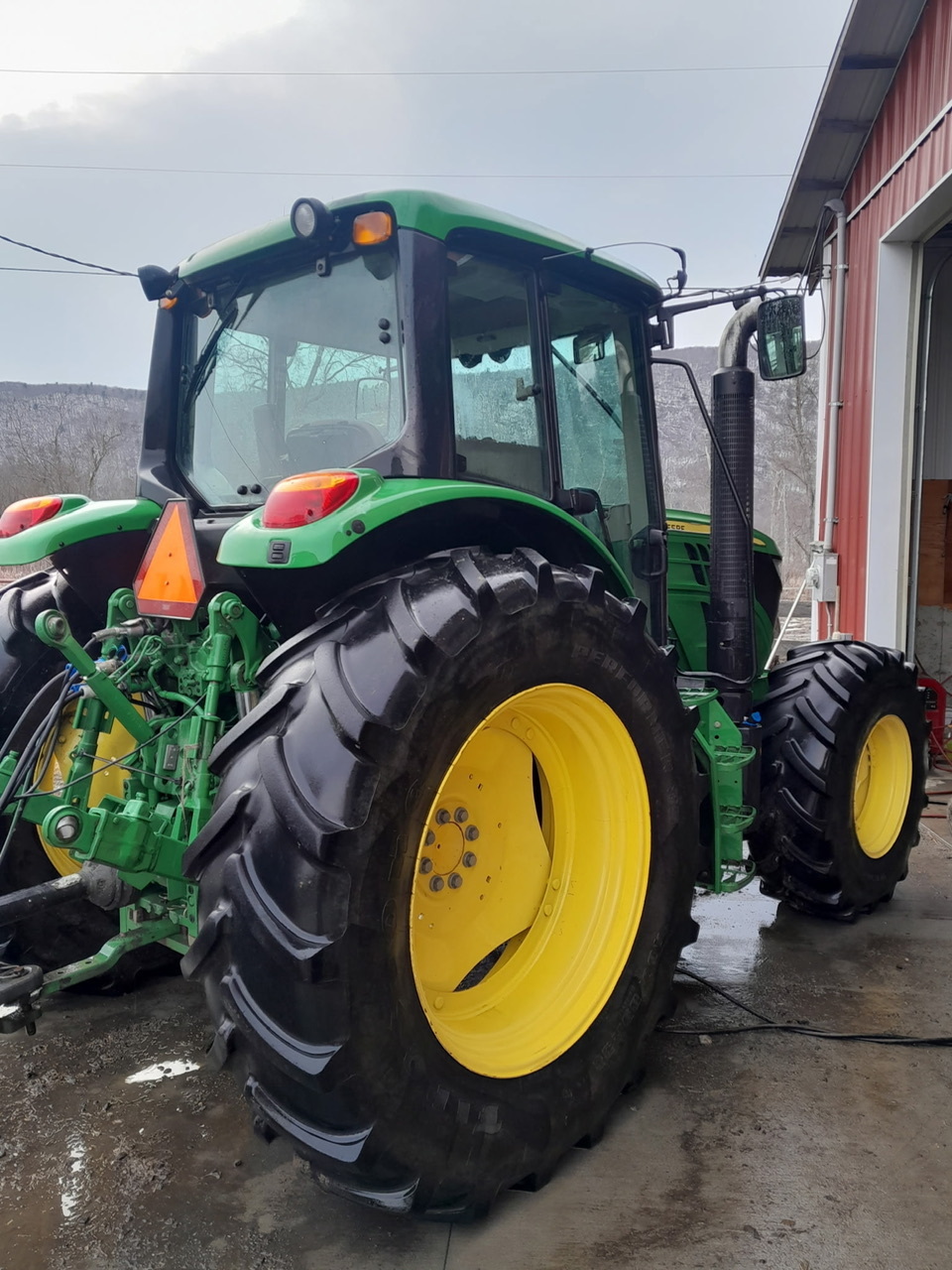 2015 John Deere 6125M Tractor