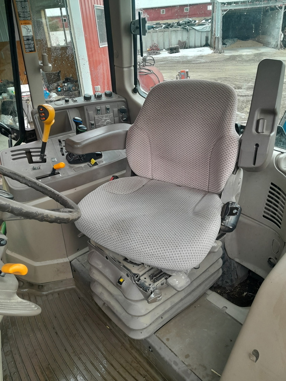 2015 John Deere 6125M Tractor