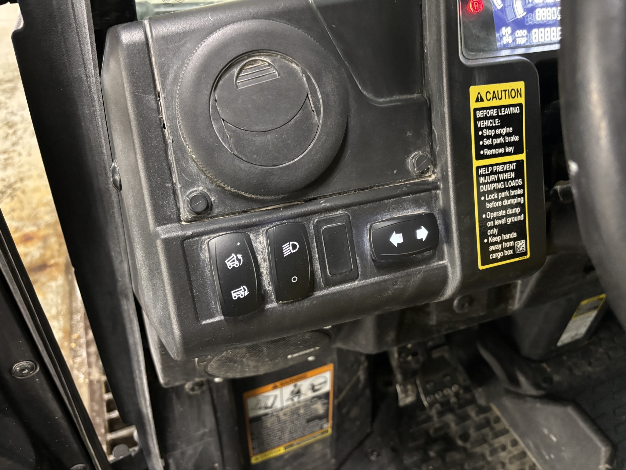 2018 John Deere XUV 835M ATVs and Utility Vehicle