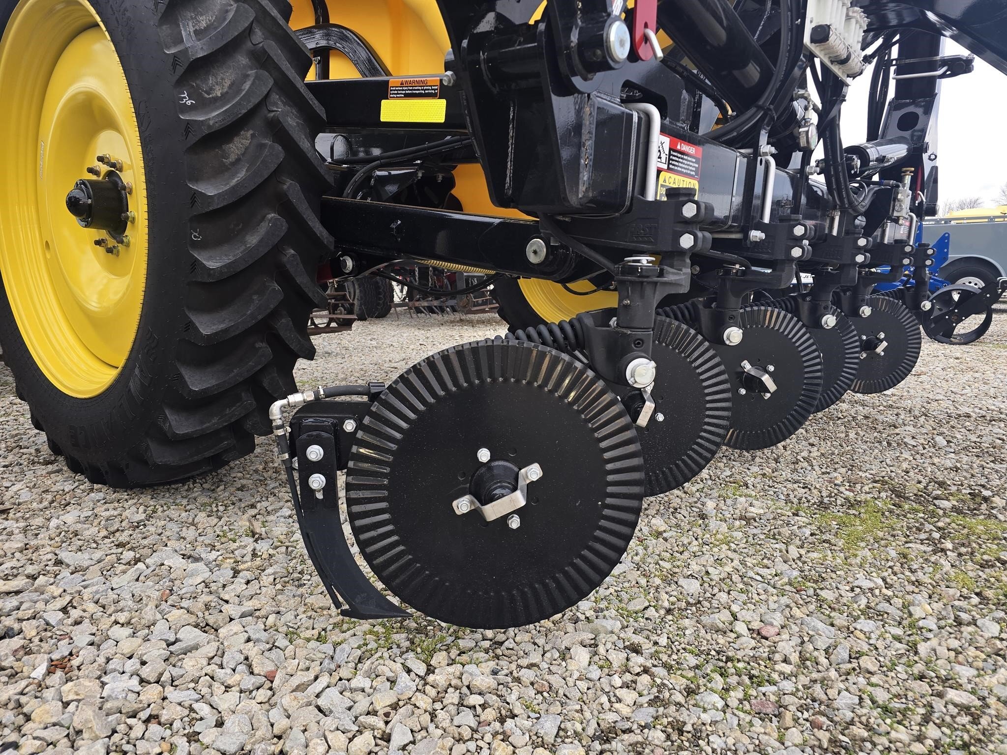  Fast 8013N Pull-Type Fertilizer Spreader