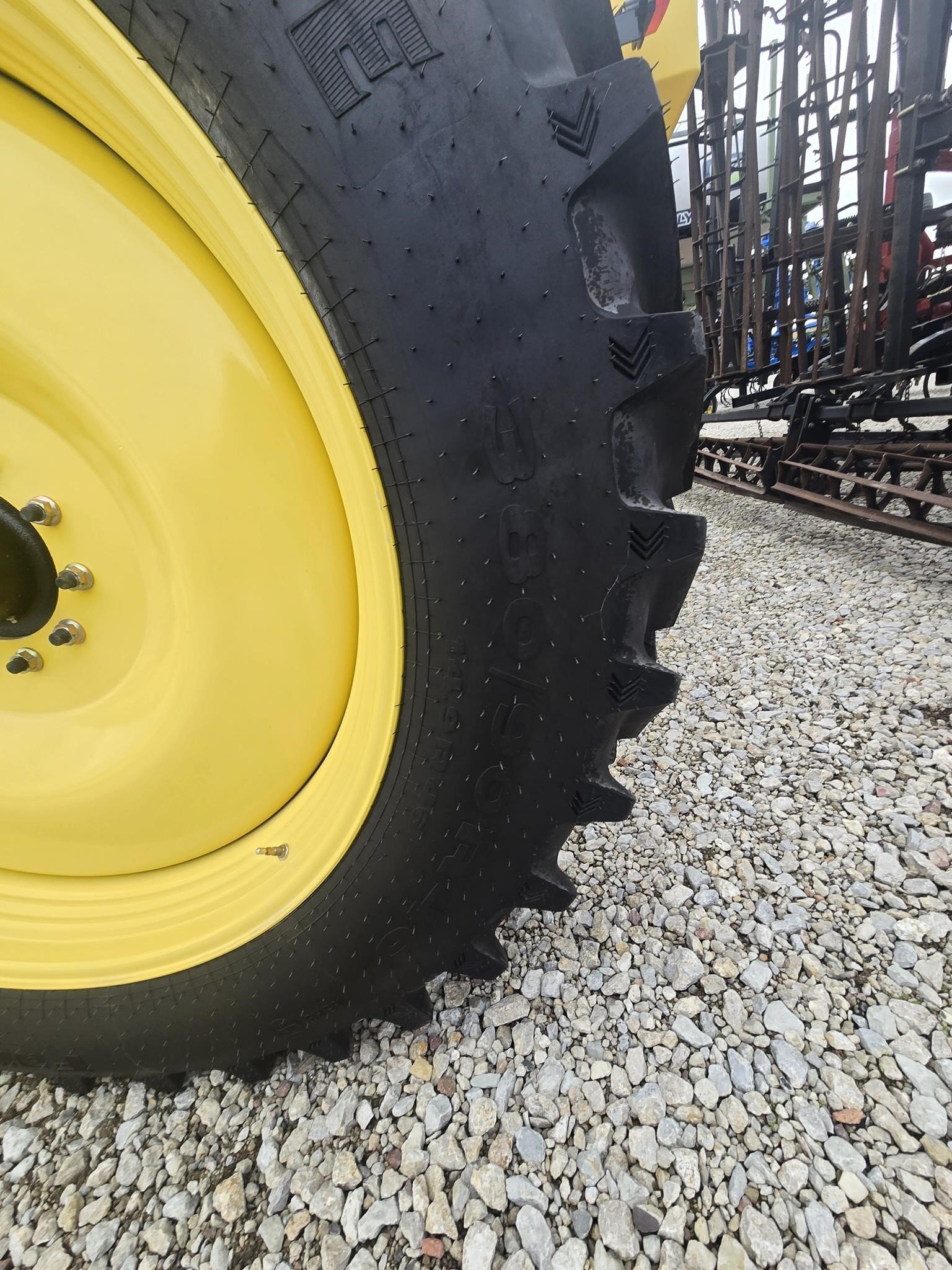  Fast 8013N Pull-Type Fertilizer Spreader