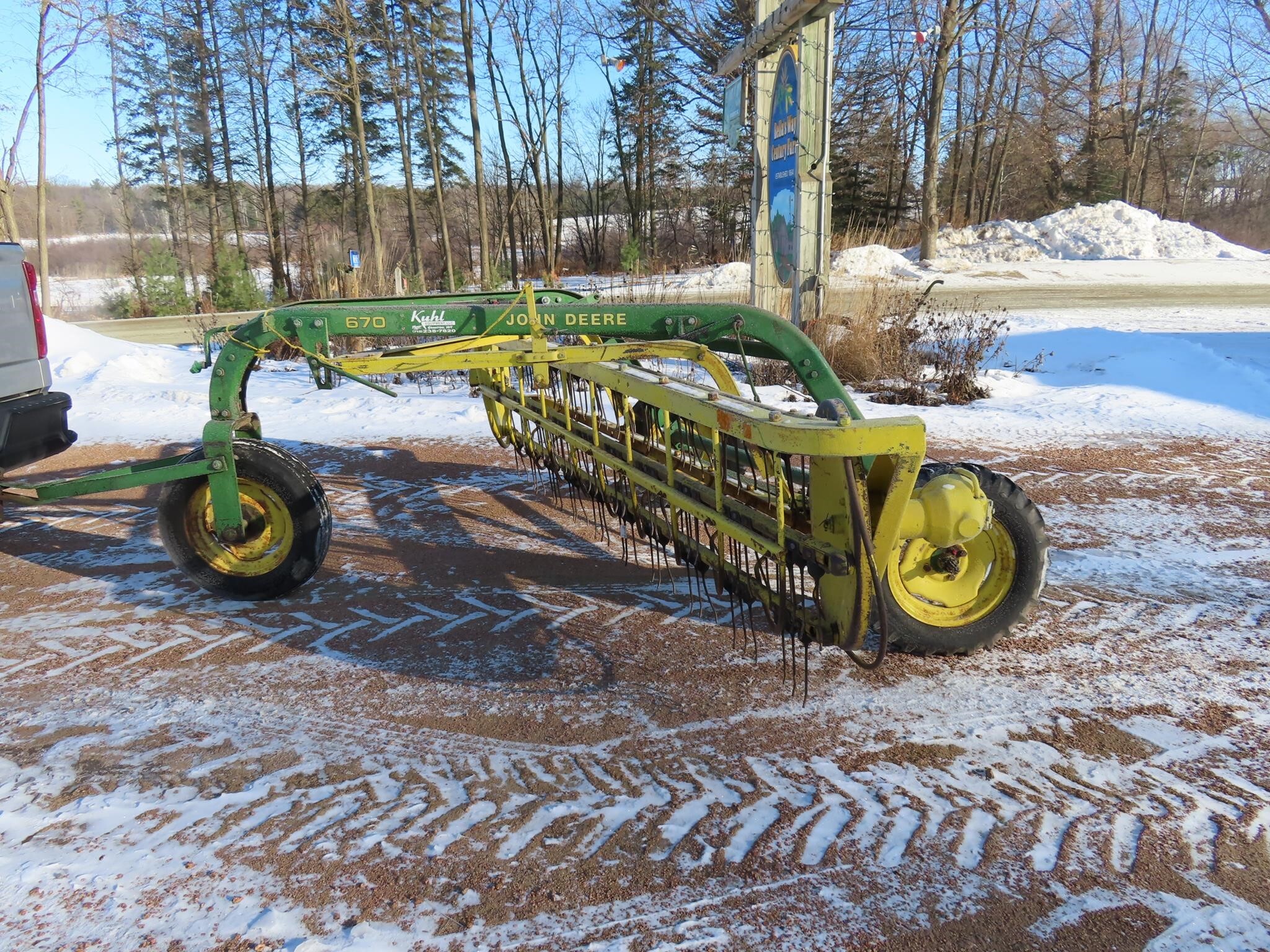  John Deere 670 Rake