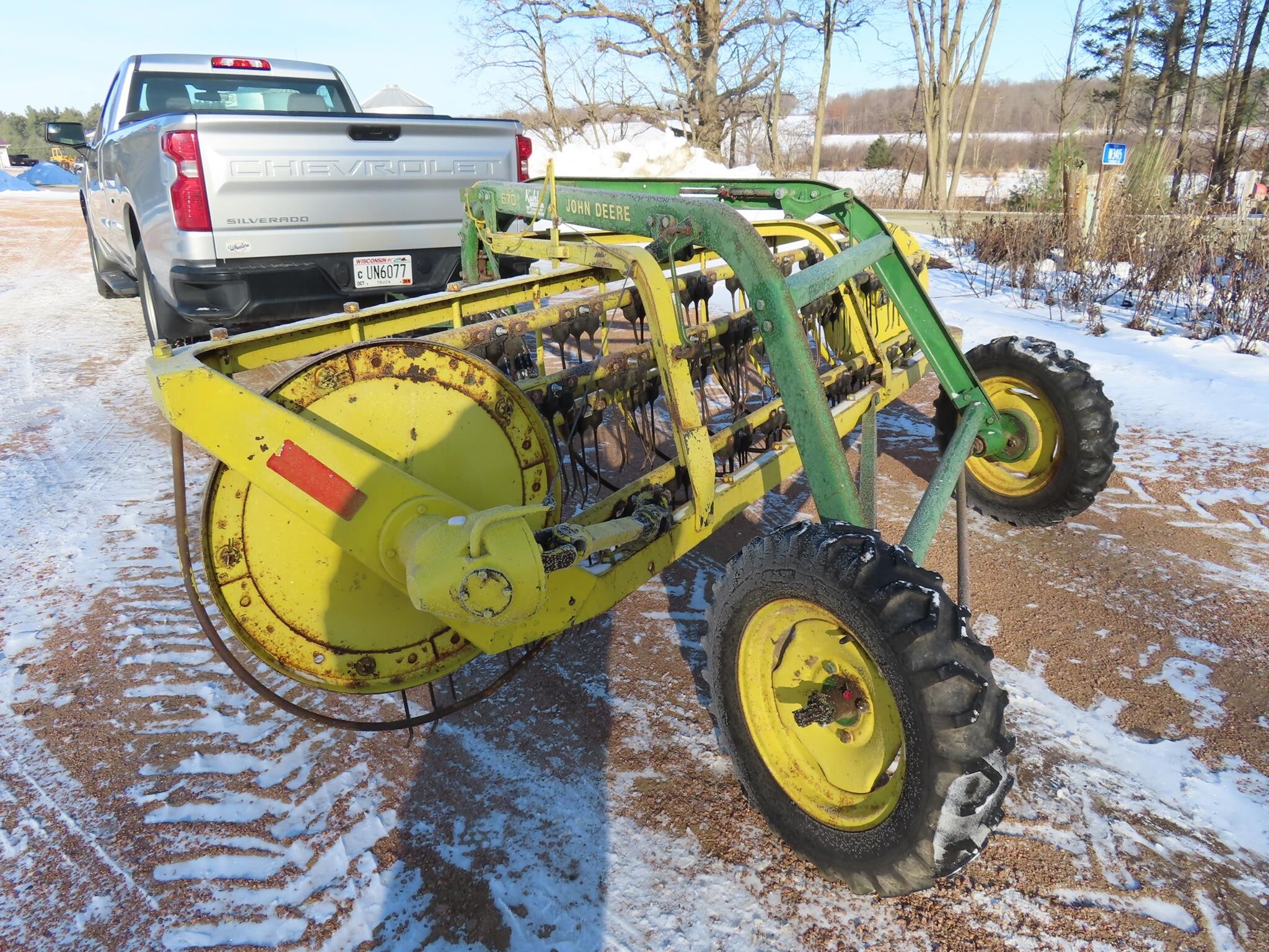 John Deere 670 Rake