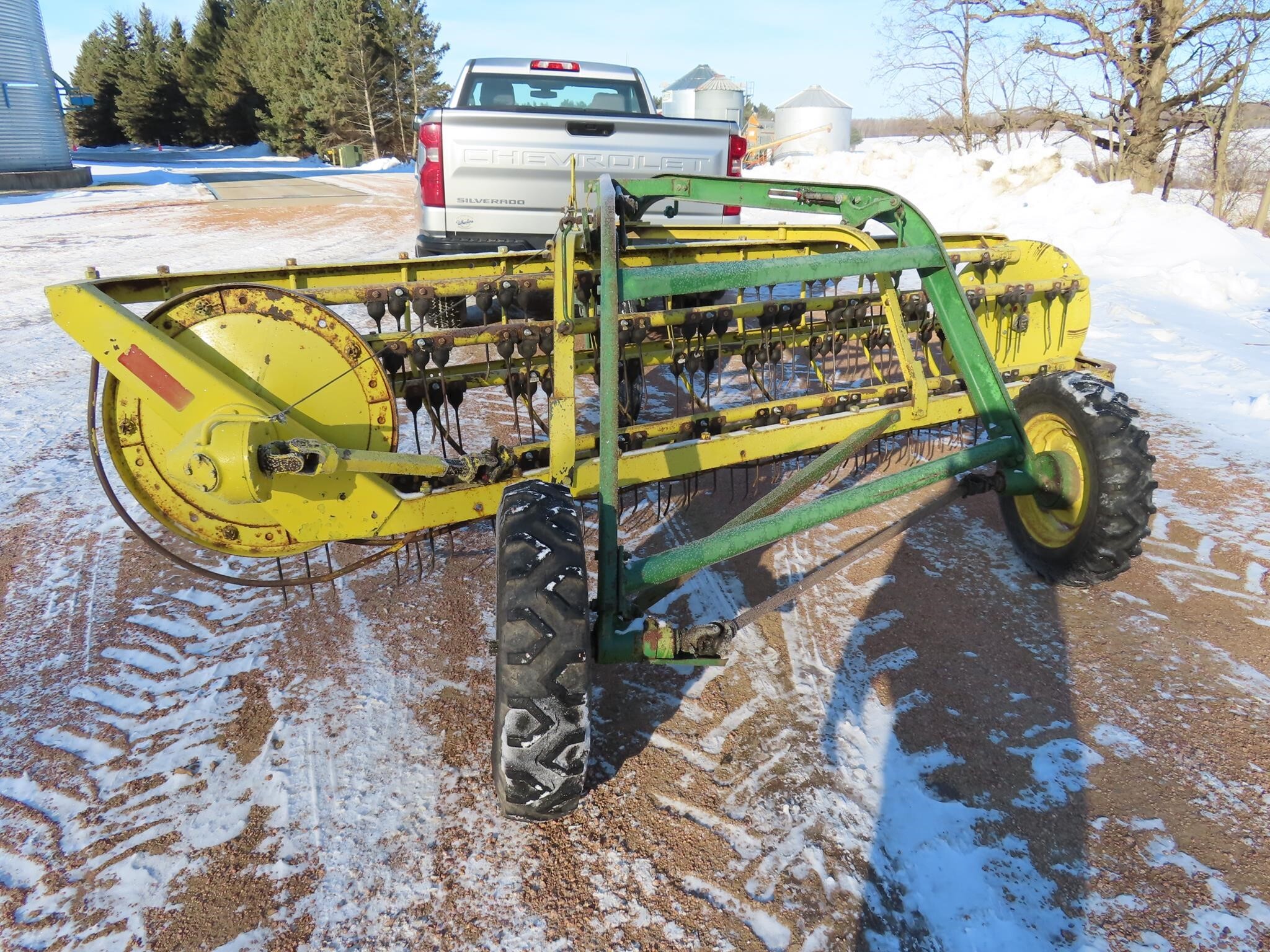  John Deere 670 Rake