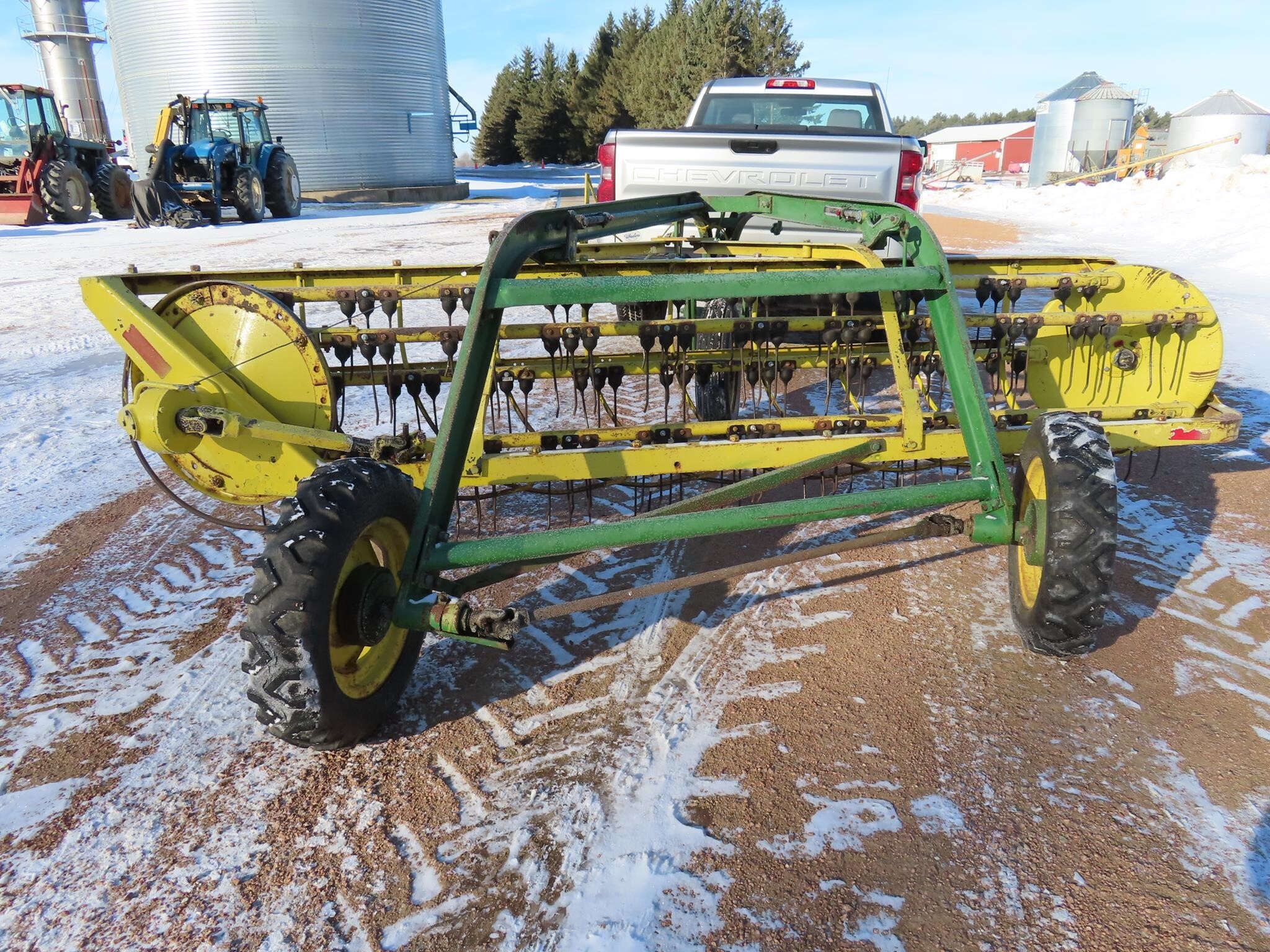  John Deere 670 Rake