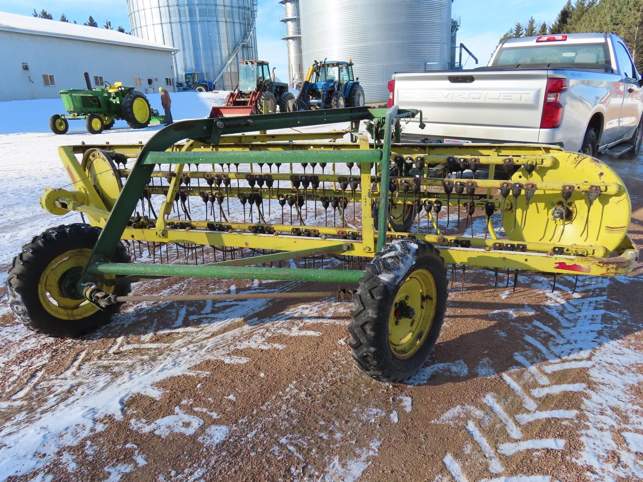  John Deere 670 Rake