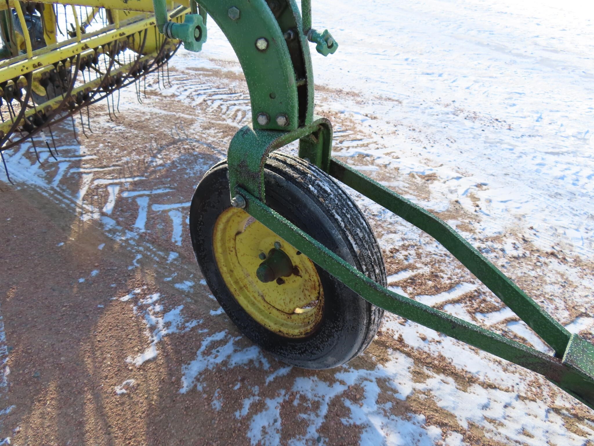  John Deere 670 Rake