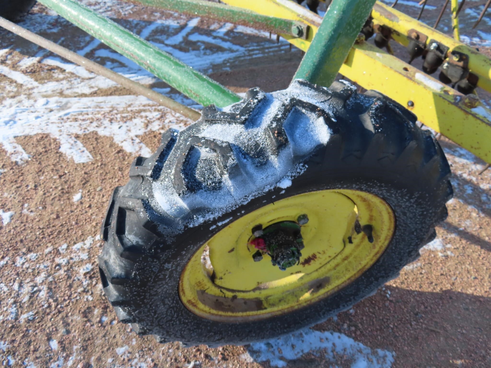  John Deere 670 Rake
