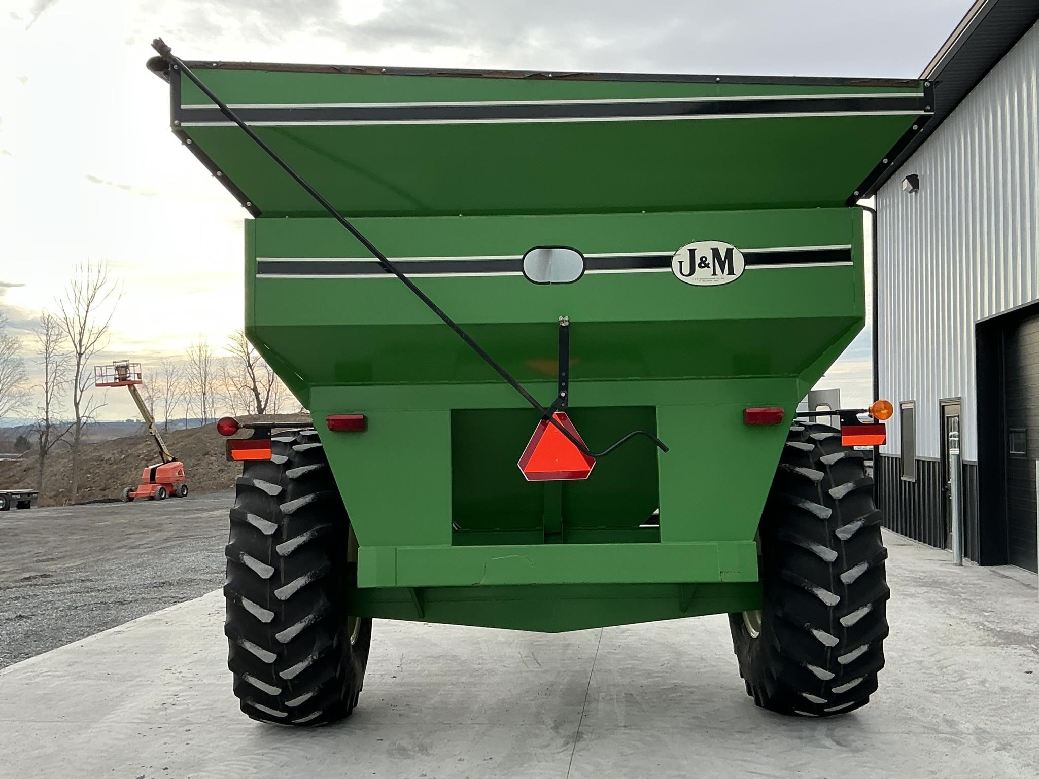  J&M 620-14 Grain Cart