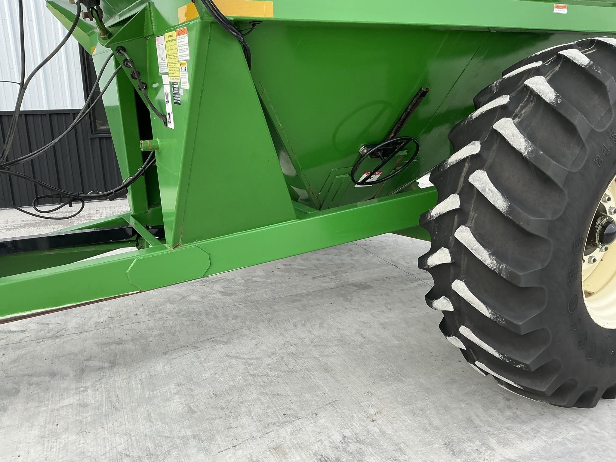  J&M 620-14 Grain Cart