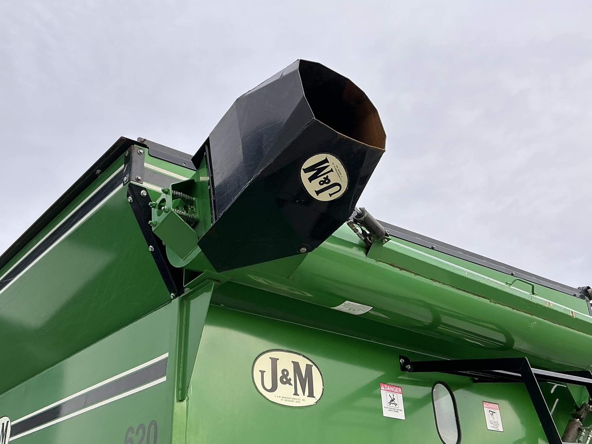  J&M 620-14 Grain Cart