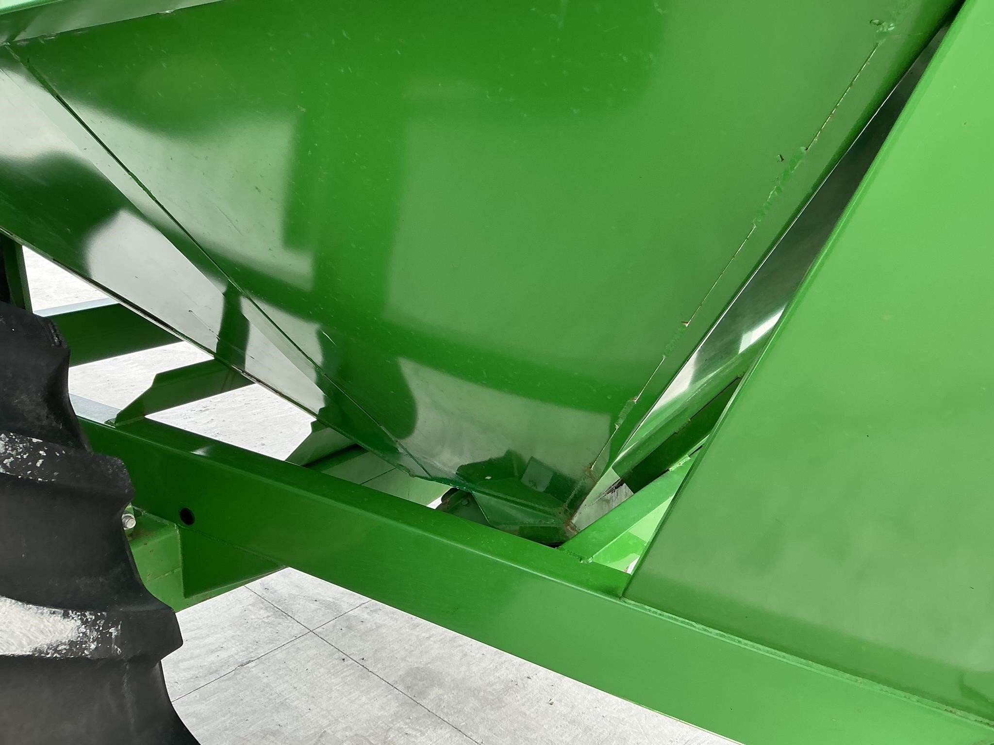  J&M 620-14 Grain Cart