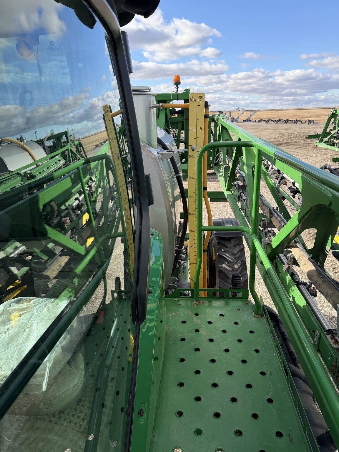 2018 John Deere R4038 Self-Propelled Sprayer