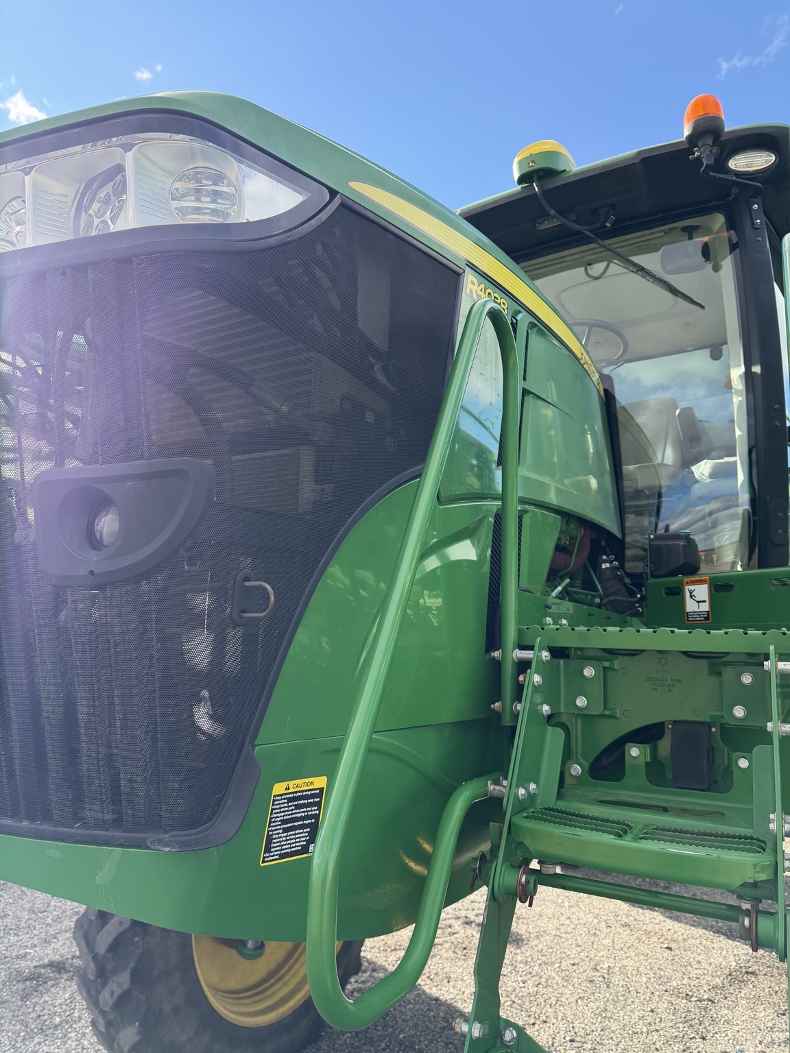 2018 John Deere R4038 Self-Propelled Sprayer