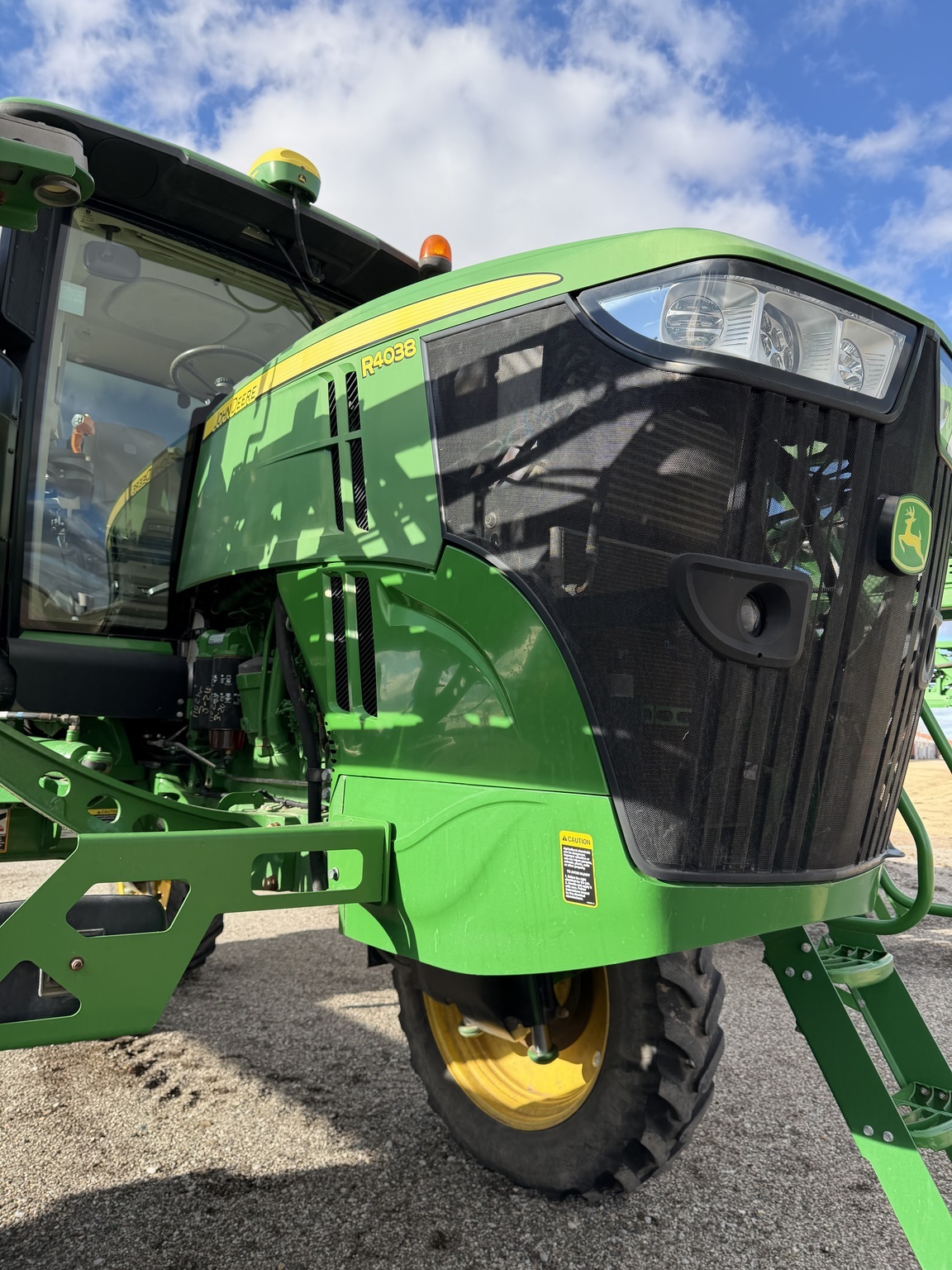 2018 John Deere R4038 Self-Propelled Sprayer