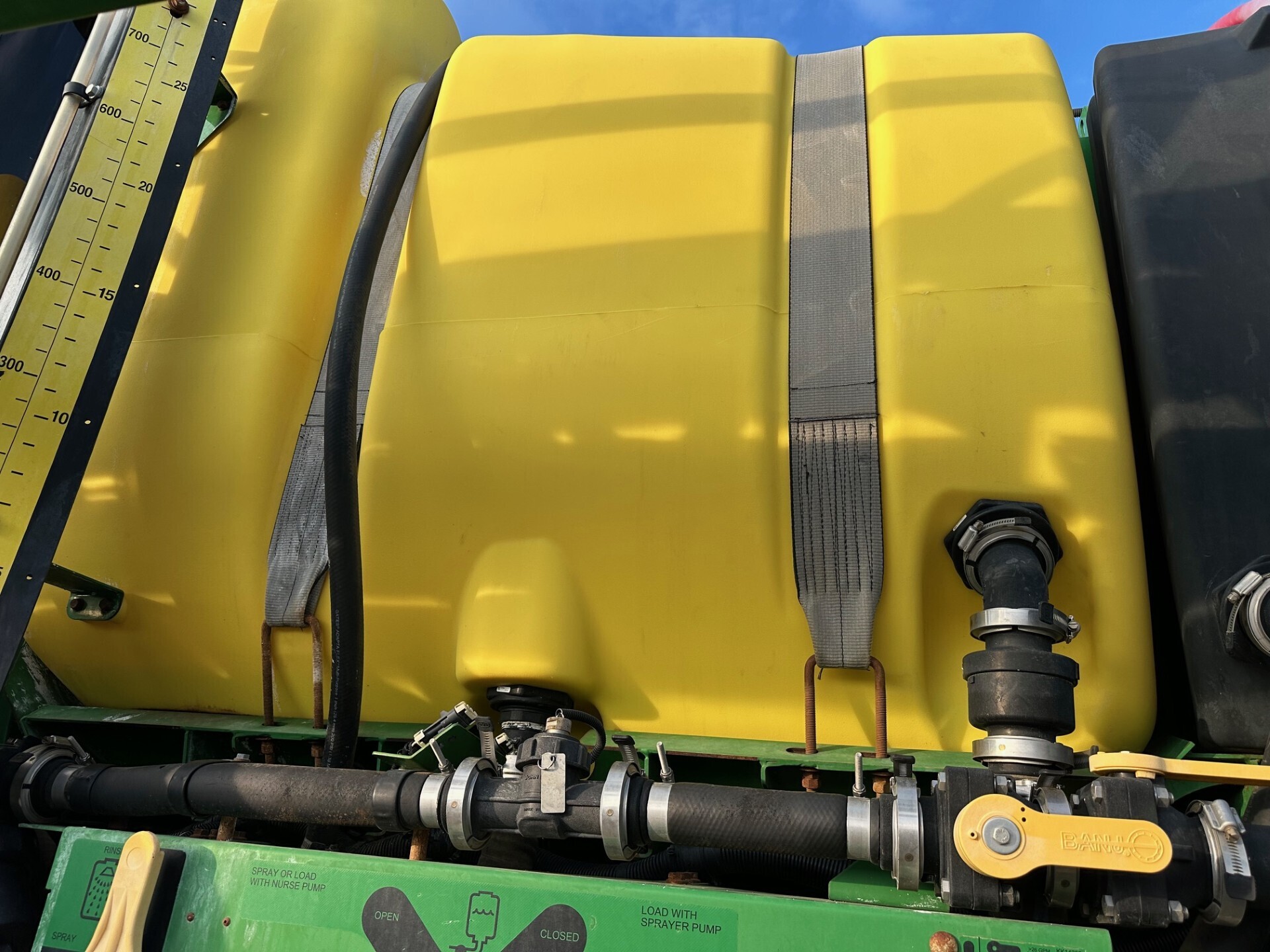 2016 John Deere R4030 Self-Propelled Sprayer