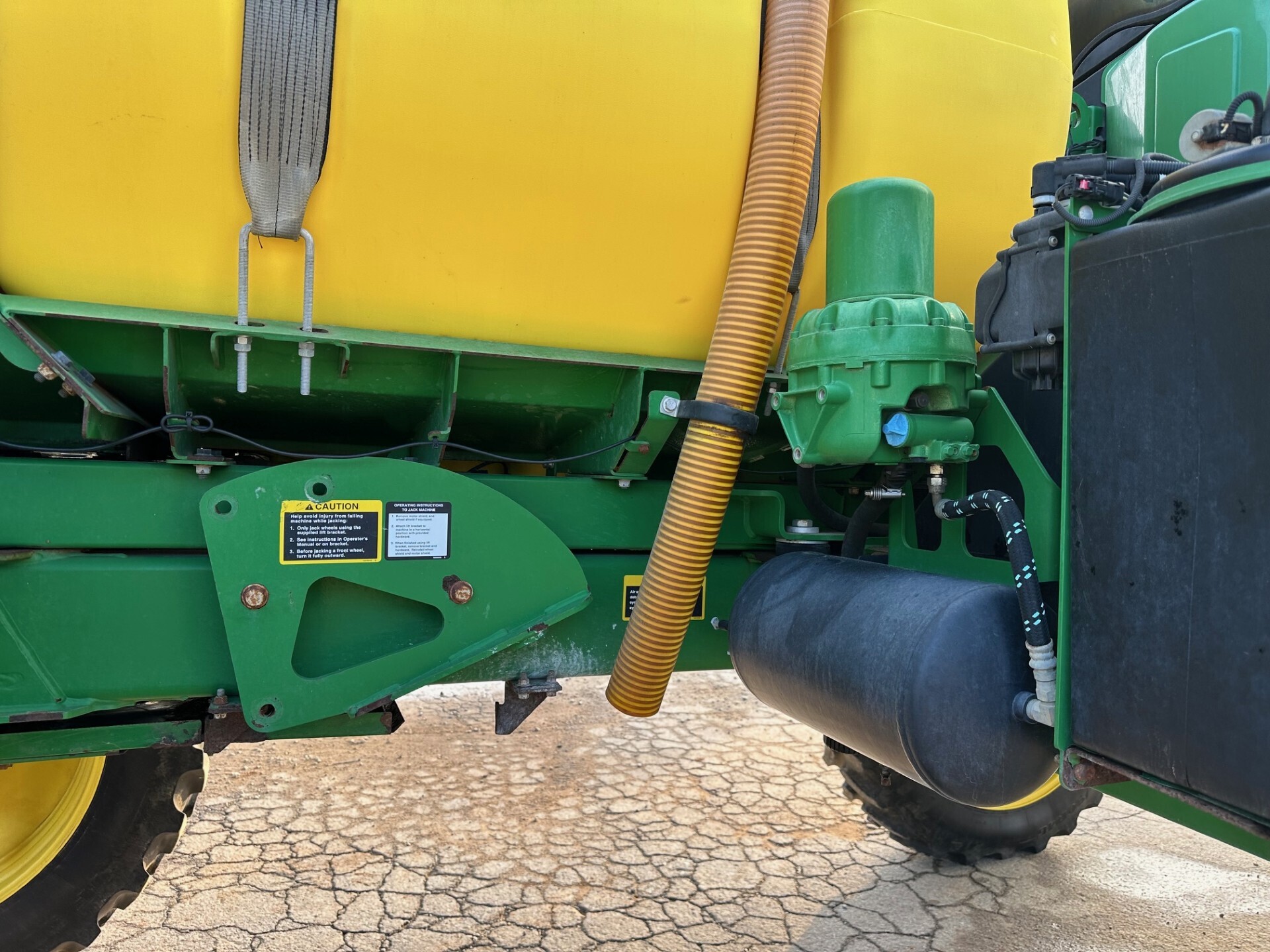 2016 John Deere R4030 Self-Propelled Sprayer