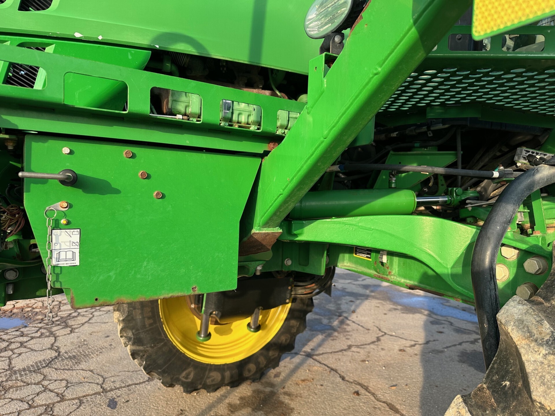 2016 John Deere R4030 Self-Propelled Sprayer