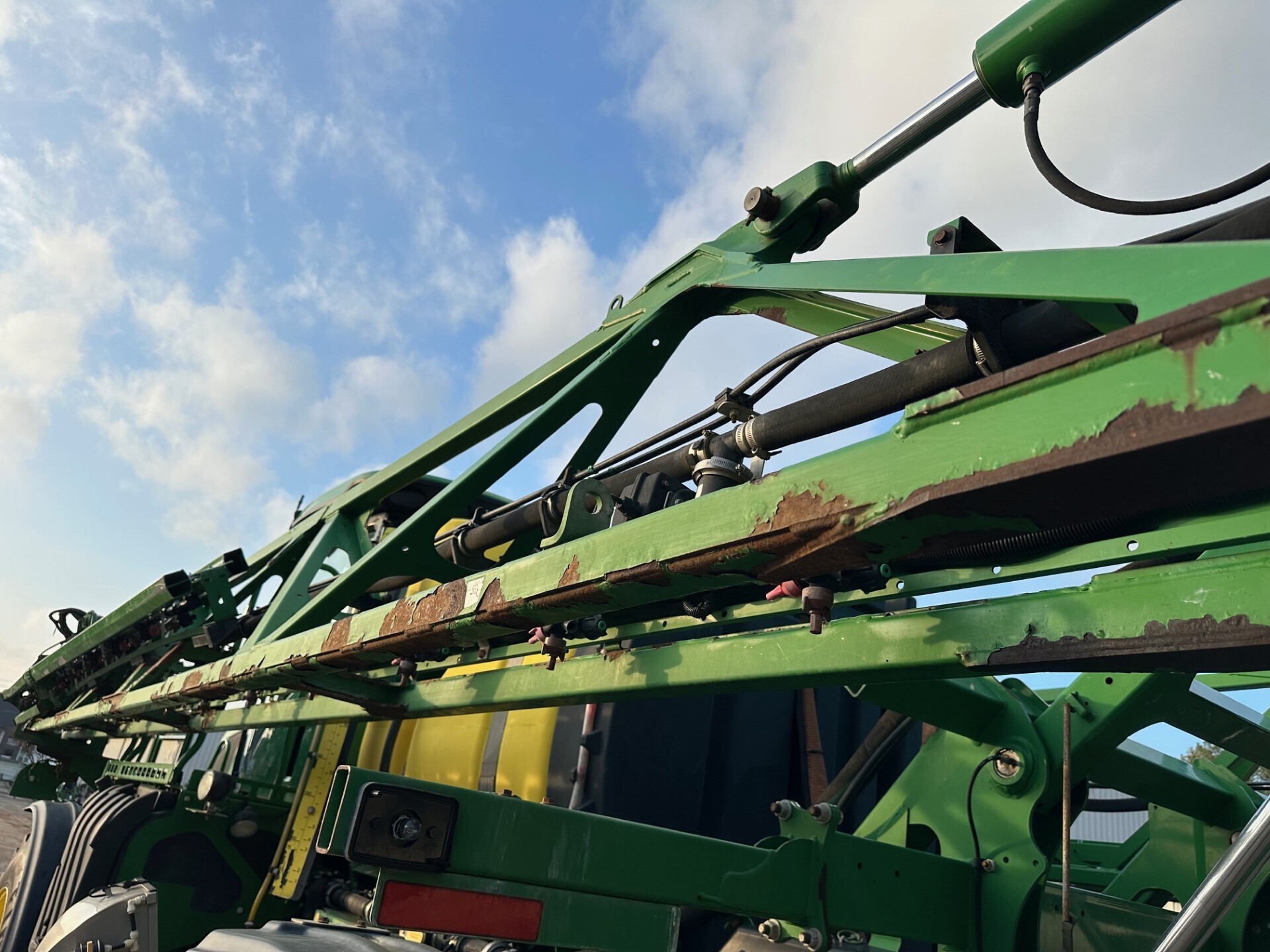 2016 John Deere R4030 Self-Propelled Sprayer
